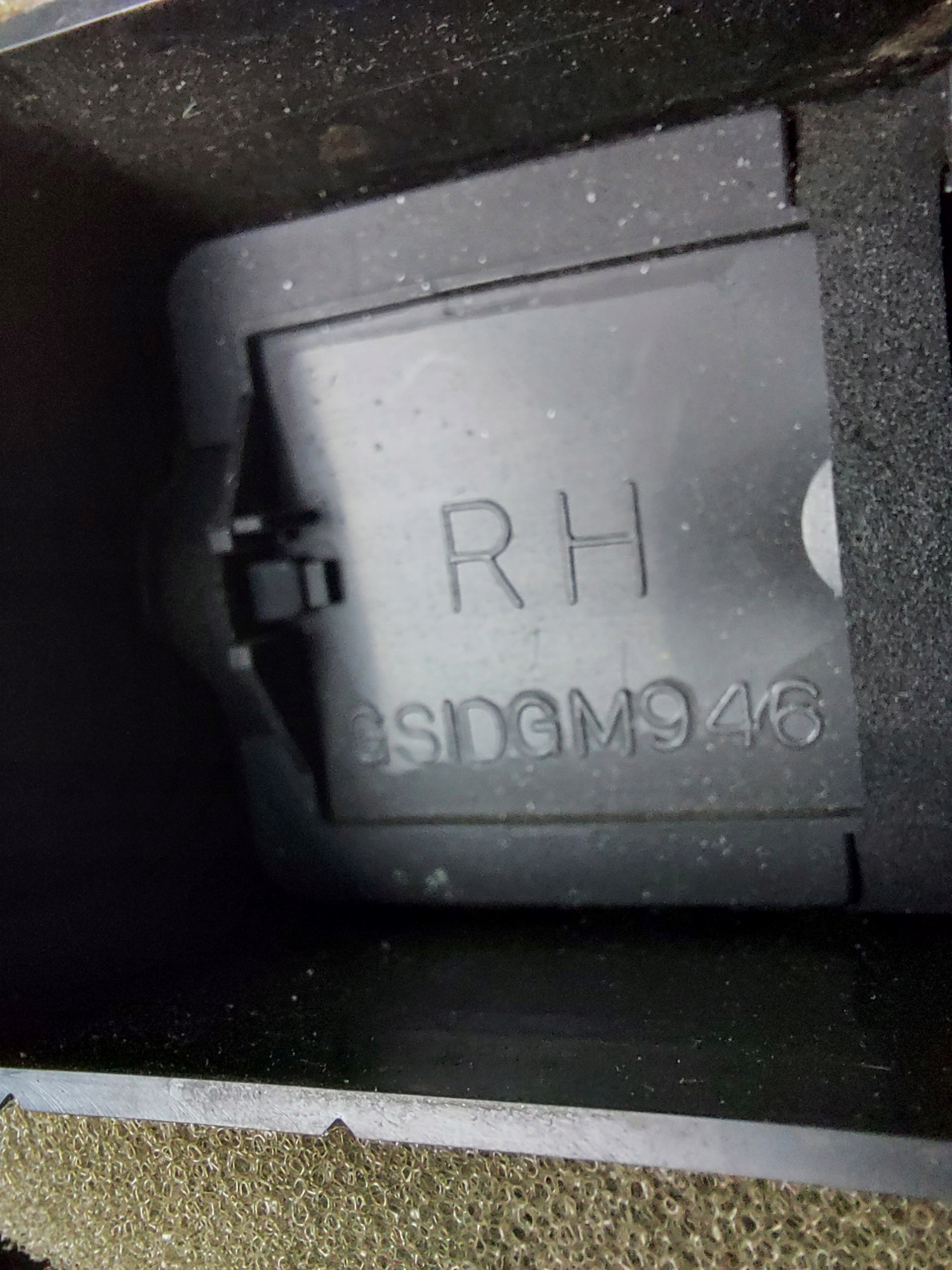 Lüftungsgitter des lüfters mitte PANEL MAZDA 6 II GH