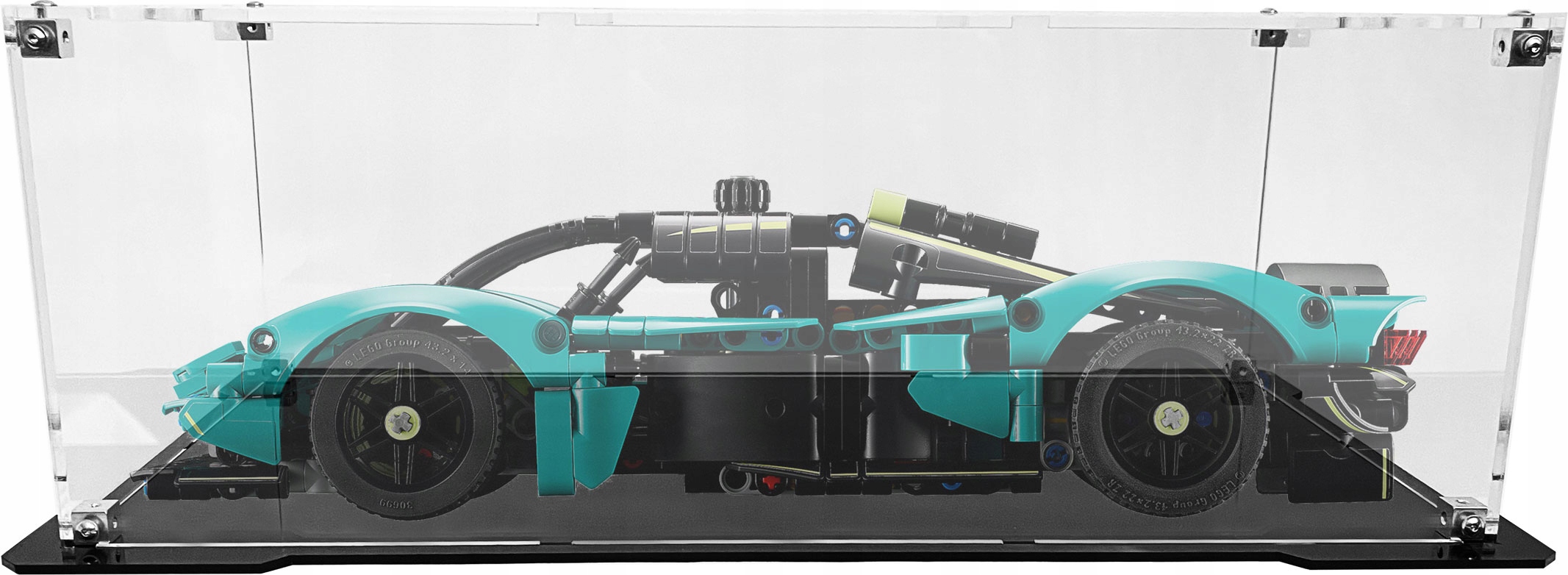 Vitrína s černou základnou pro stavebnici Lego 42208 Aston Martin Valkyrie