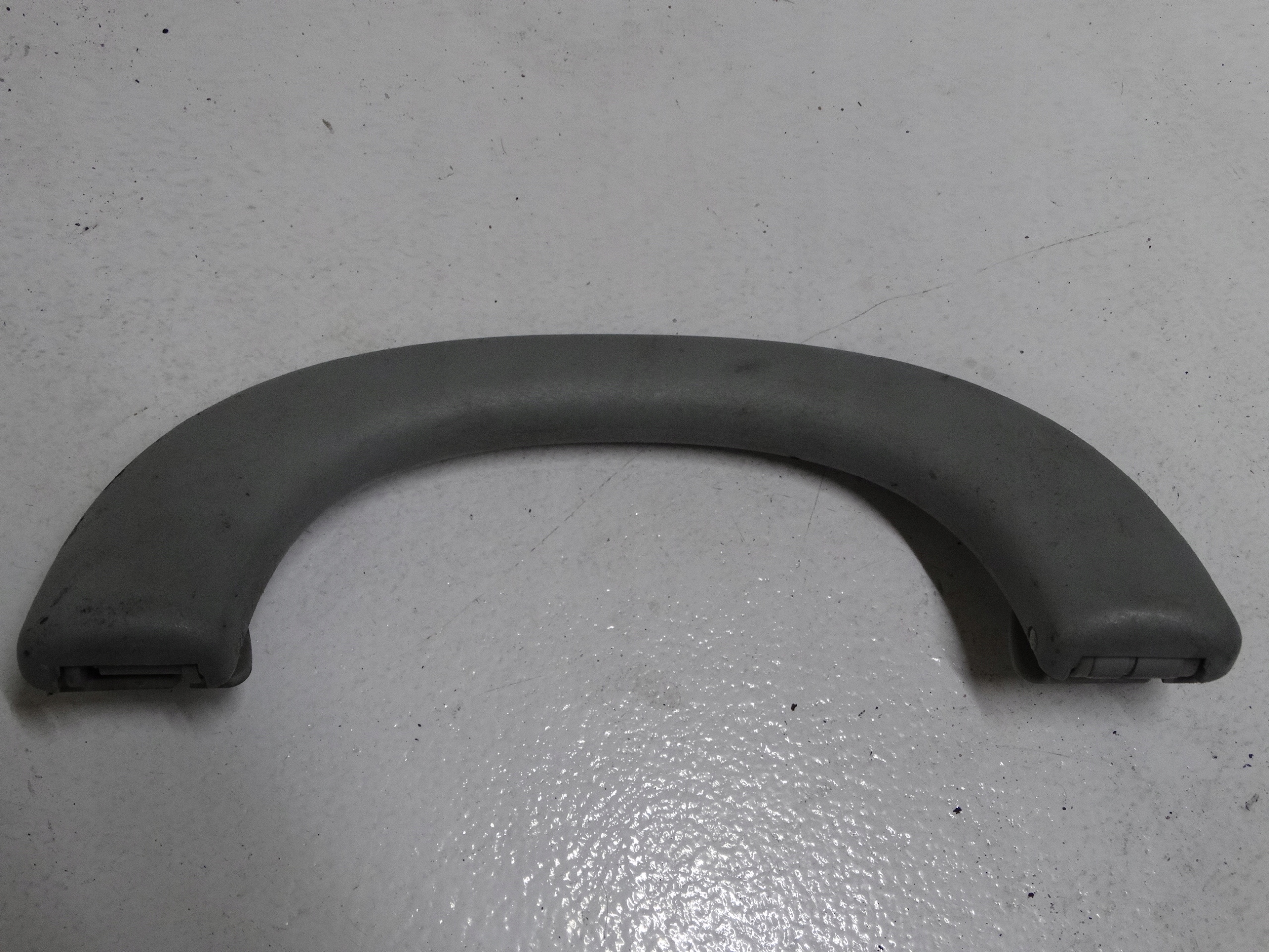 UCHWYT PODSUFITKI PRZÓD MERCEDES W211 2118100051