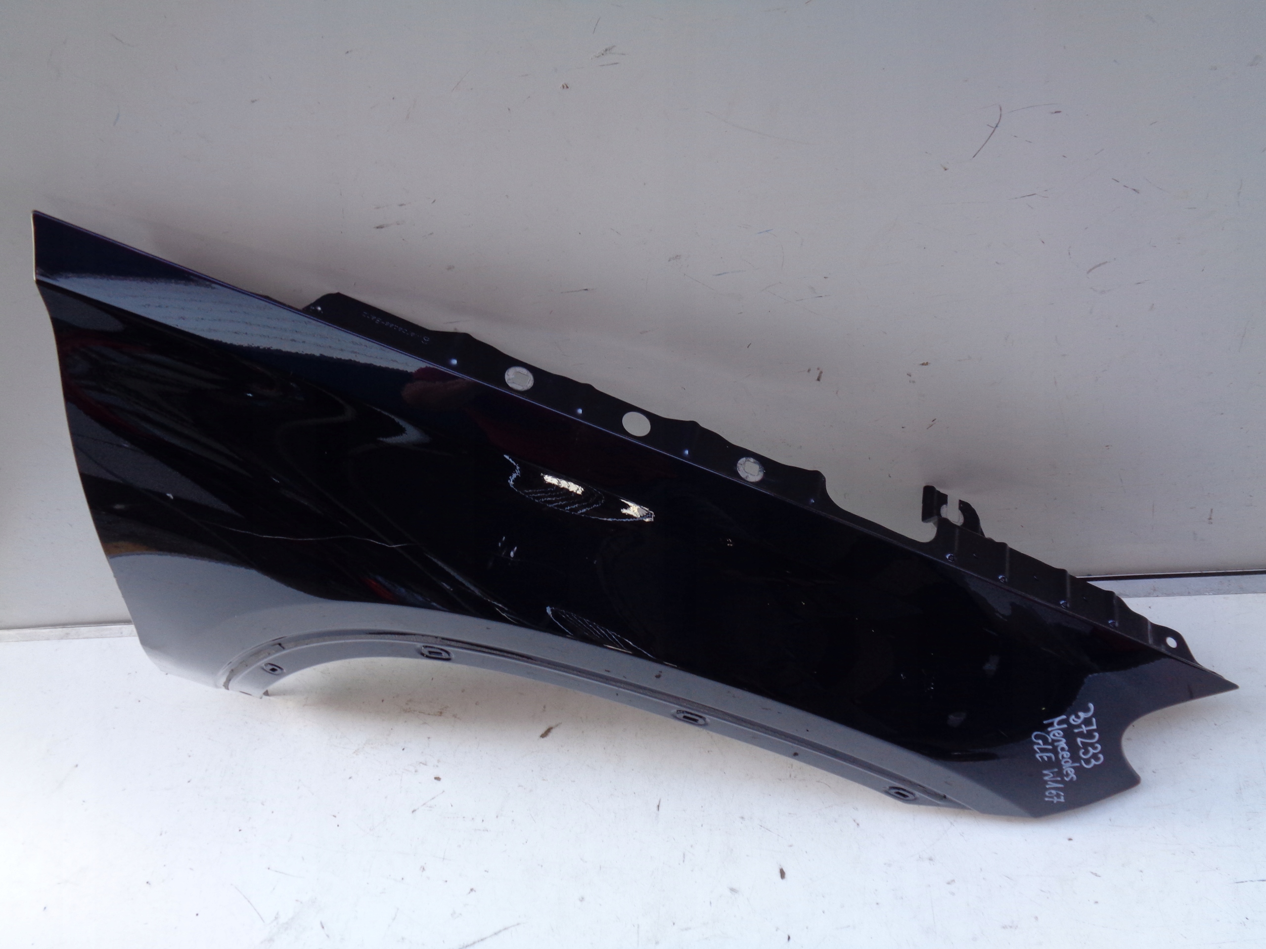 fender right front MERCEDES GLE W167 NR 37233
