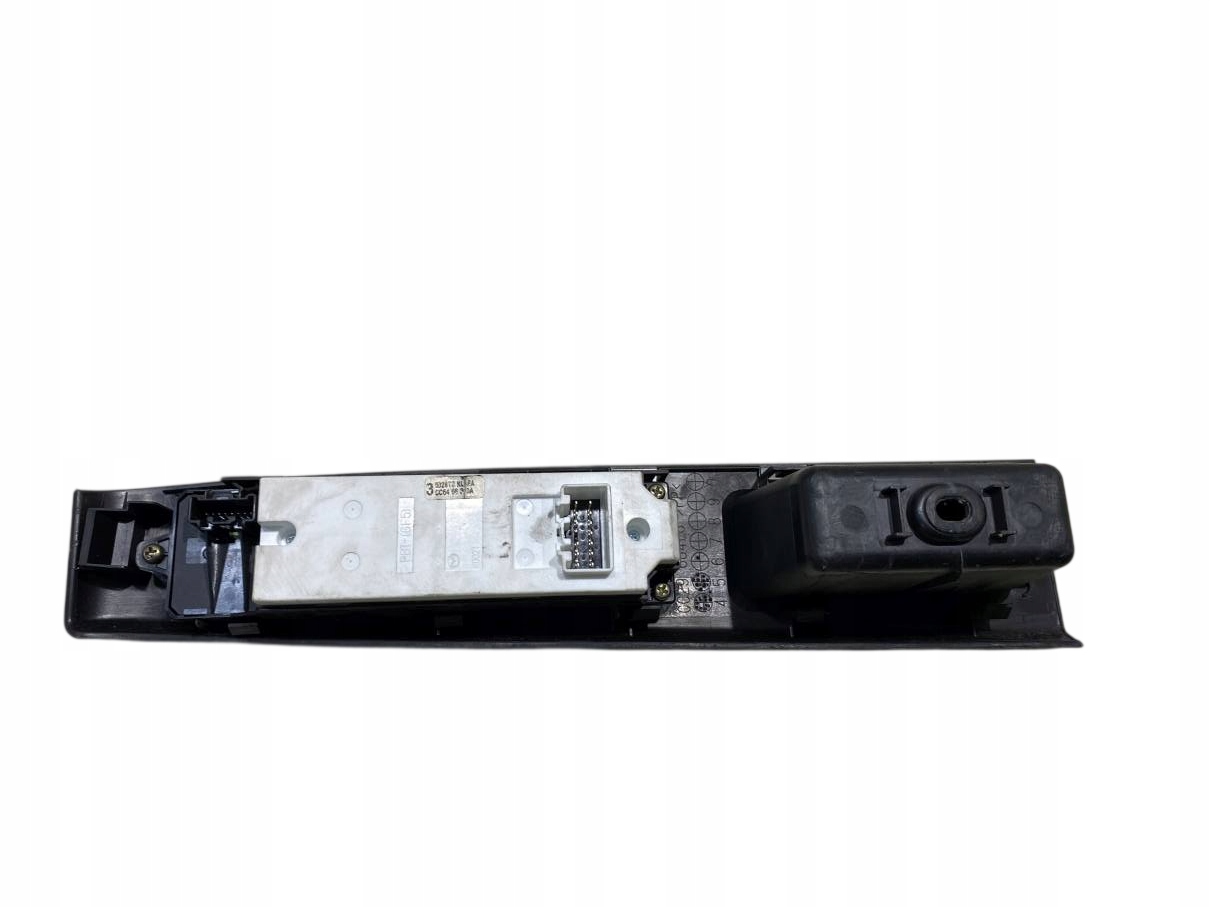 PANEL okna levý předek MAZDA 5 a CC29684L6