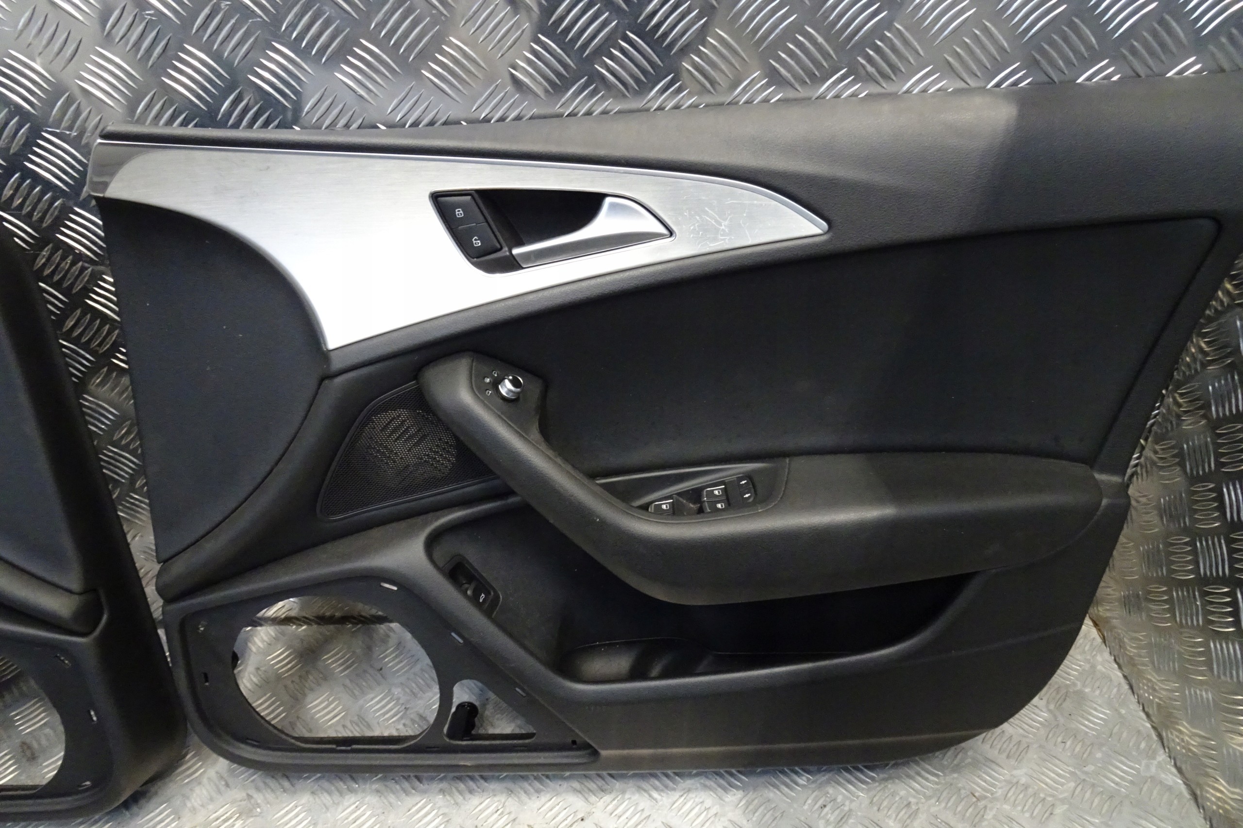 AUDI A6 C7 SEDAN - BOCZKI DRZWI SKÓRA Producent części Audi OE