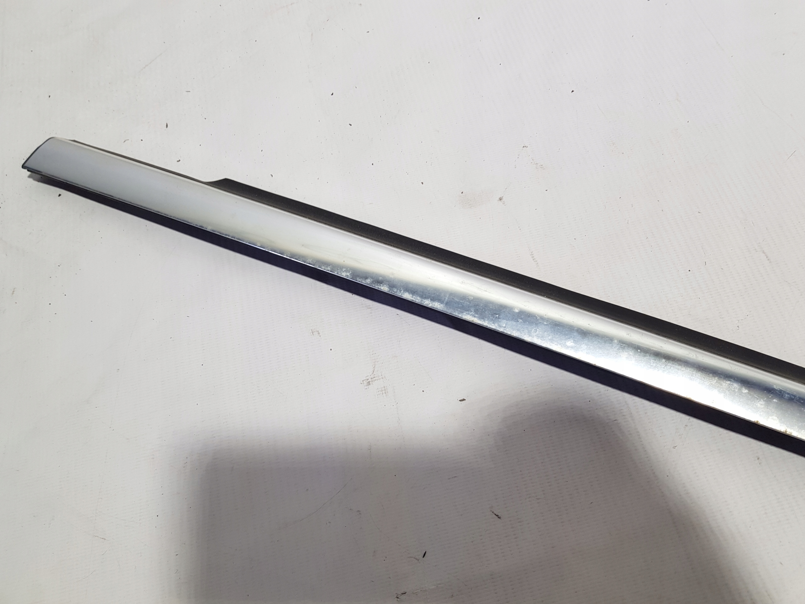 moulding door left rear part dust CHROM MERCEDES W251 LONG