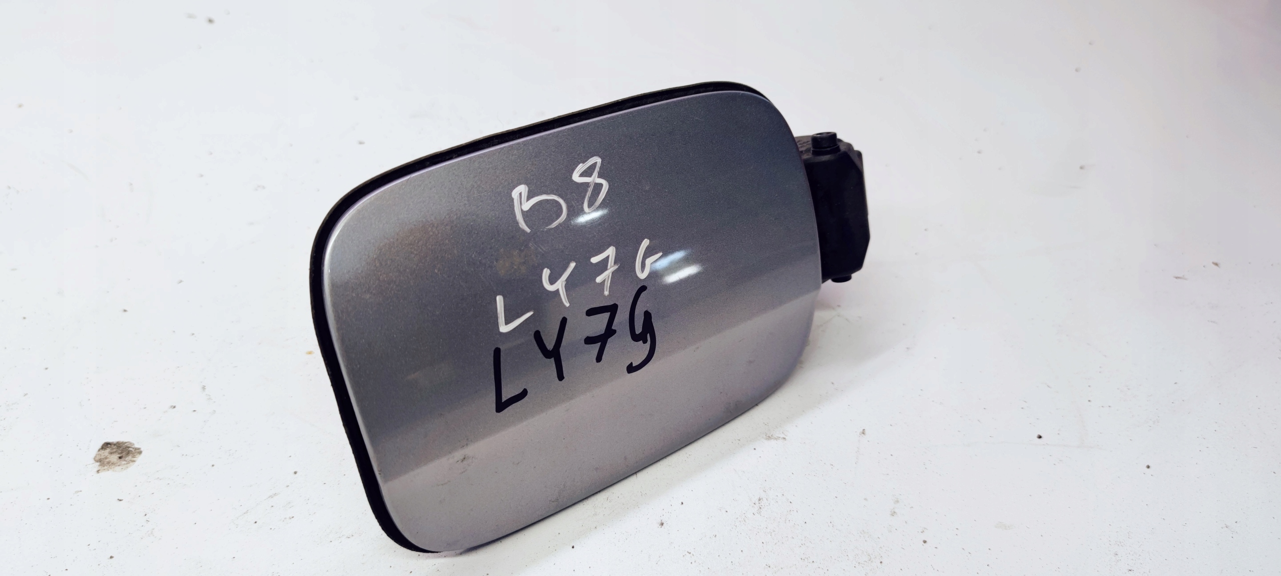 Volet trappe carburant Carburant AUDI A4 B8 8K0809999B LY7G