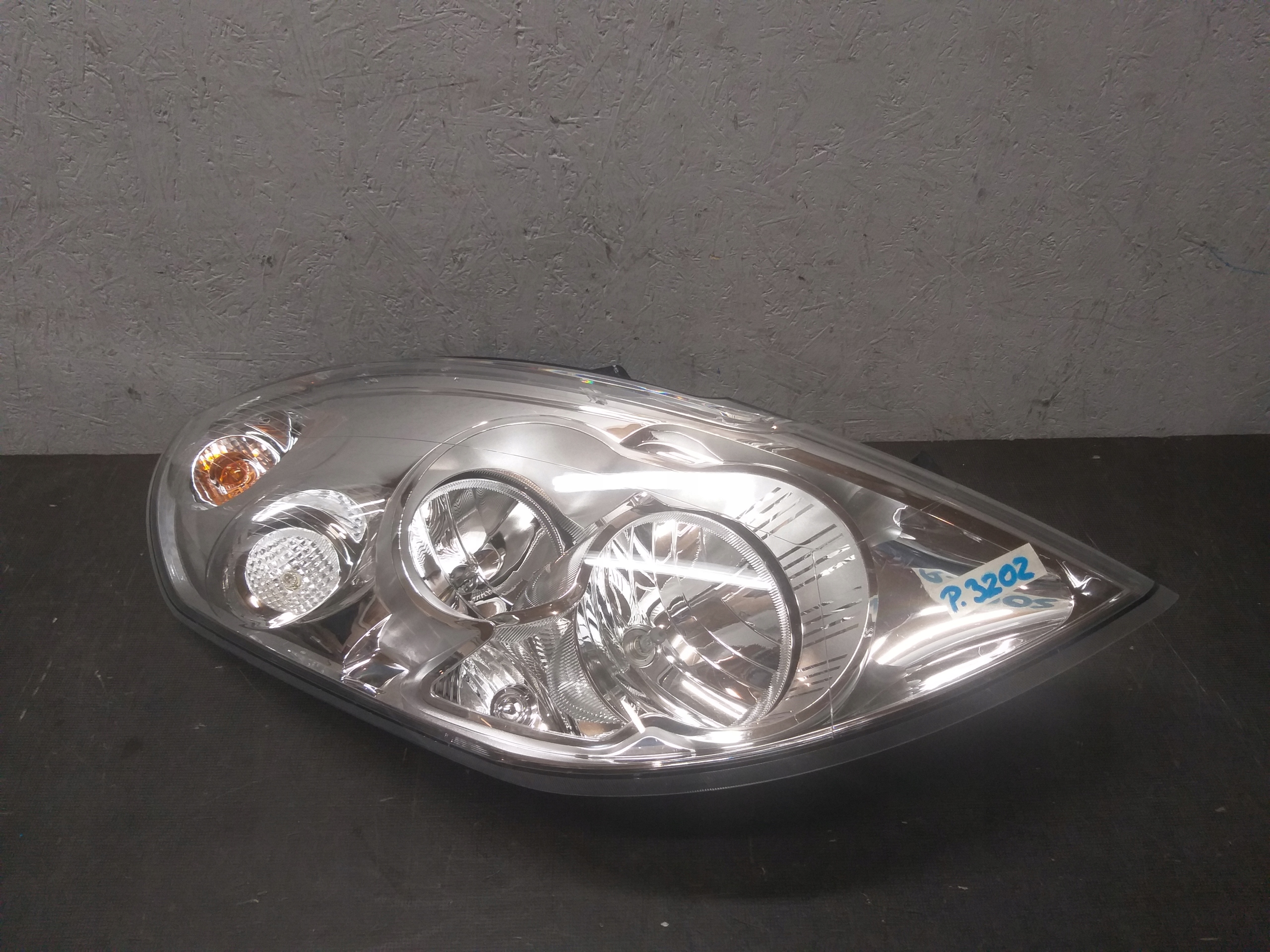 LIGHT FRONT RIGHT RENAULT MASTER III 3 10-19 260100049R
