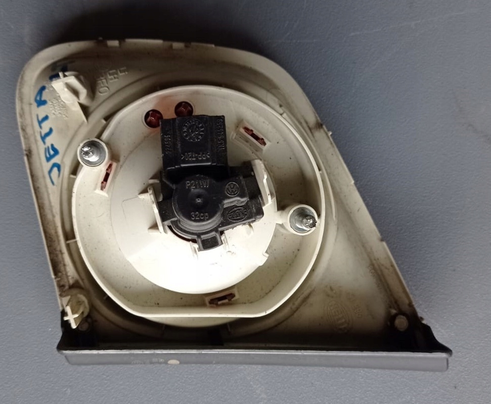 VW JETTA light left rear part 1K5945093 EU
