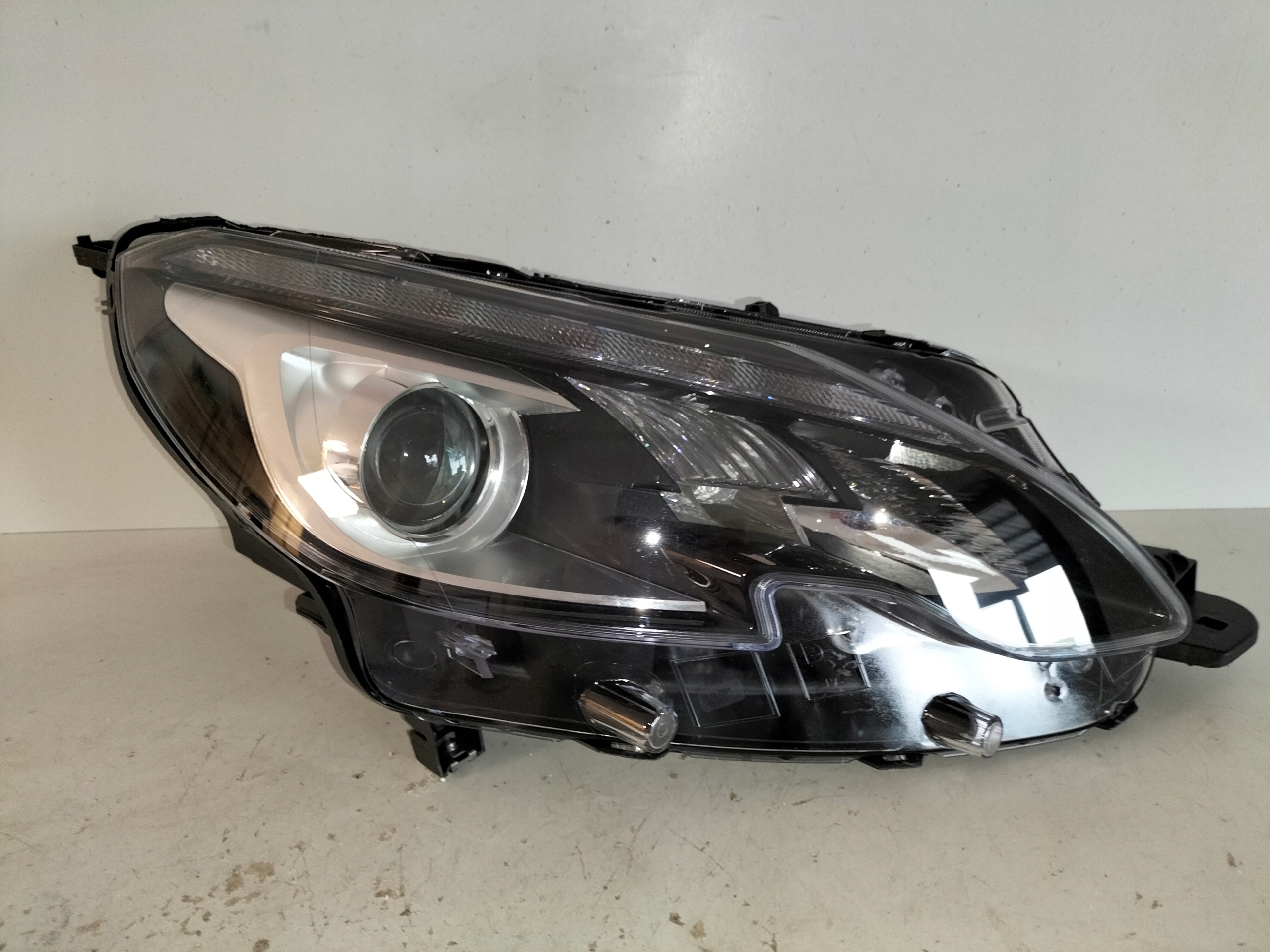 light front reflektor right PEUGEOT 2008 and LIFT 16-19