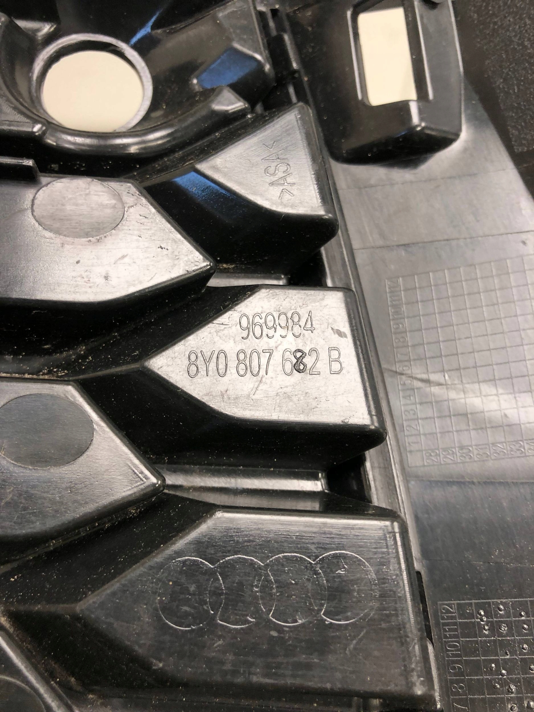 grid of a bumper right front AUDI A3 8Y S-LINE 8Y0807682B