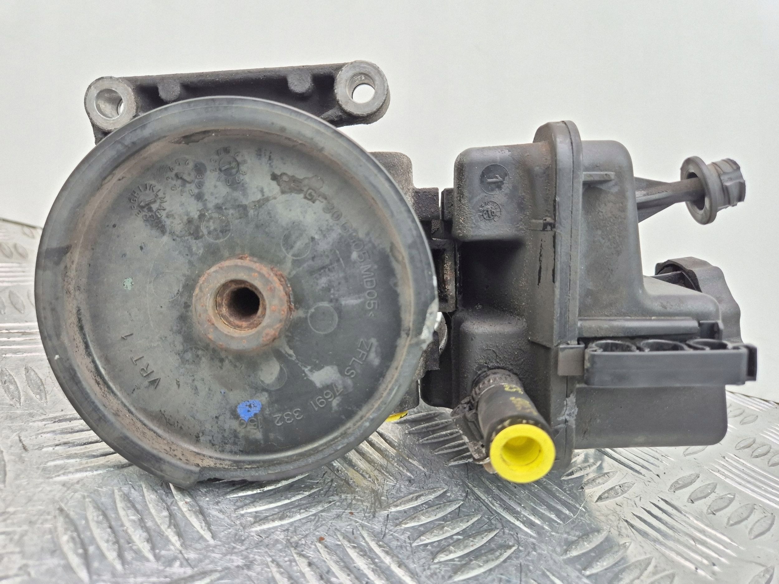 Mercedes Sprinter 2.2 W906 servo pump A0064667801 OM651