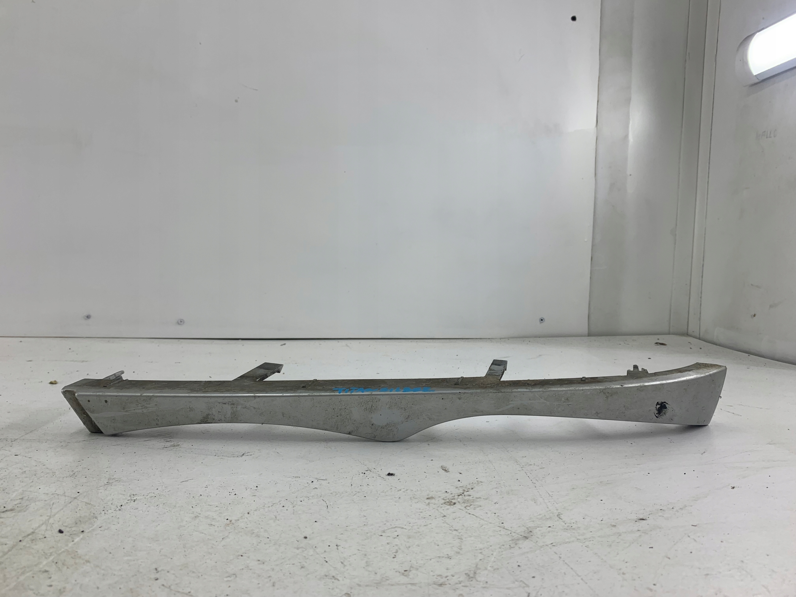 BMW E46 moulding below LAMPE right TITANSILBER 7030554