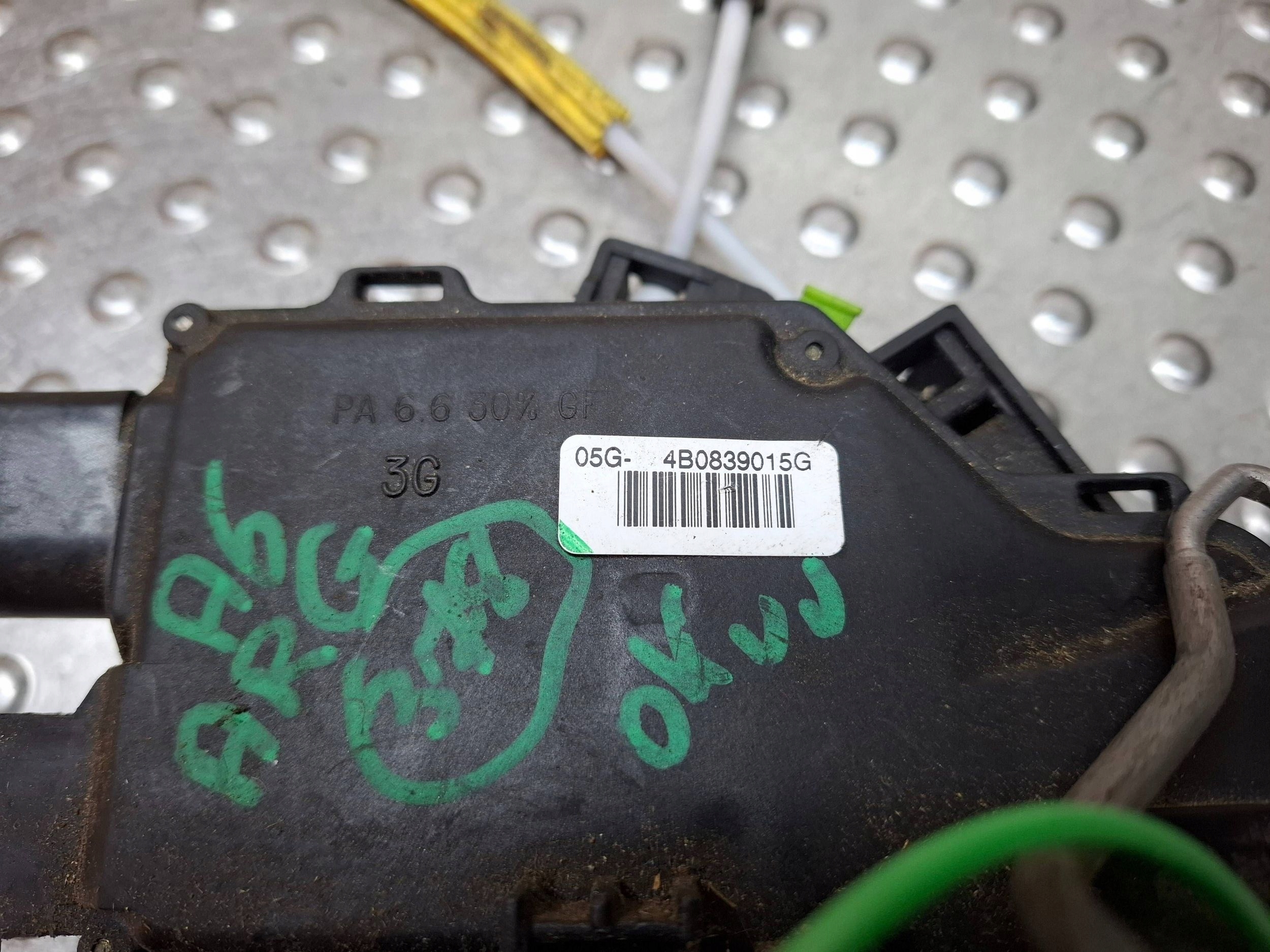 lock door left rear part 7 PIN 4B0839015G AUDI A6 C5