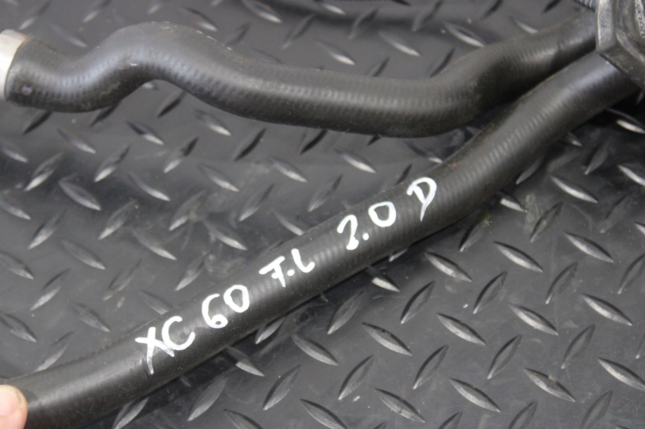 CRIJEVO PRIJENOS VODE VOLVO XC60 LIFT 2016