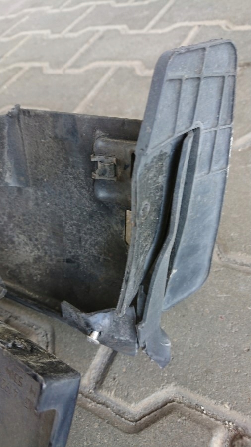 LISTWA PROGOWA LEWA Ford FR3B6310155 Typ samochodu Samochody osobowe