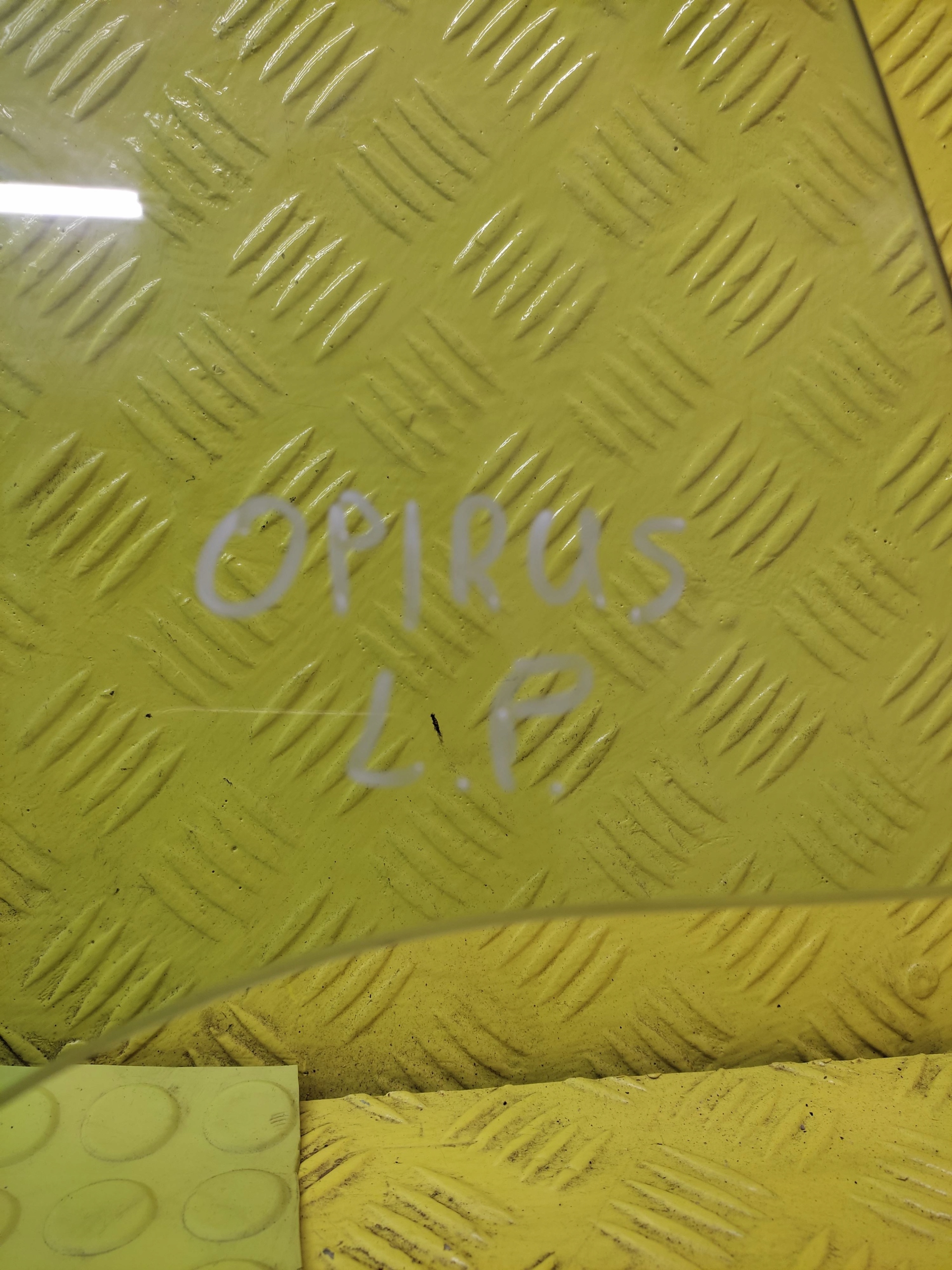 KIA OPIRUS window door left front