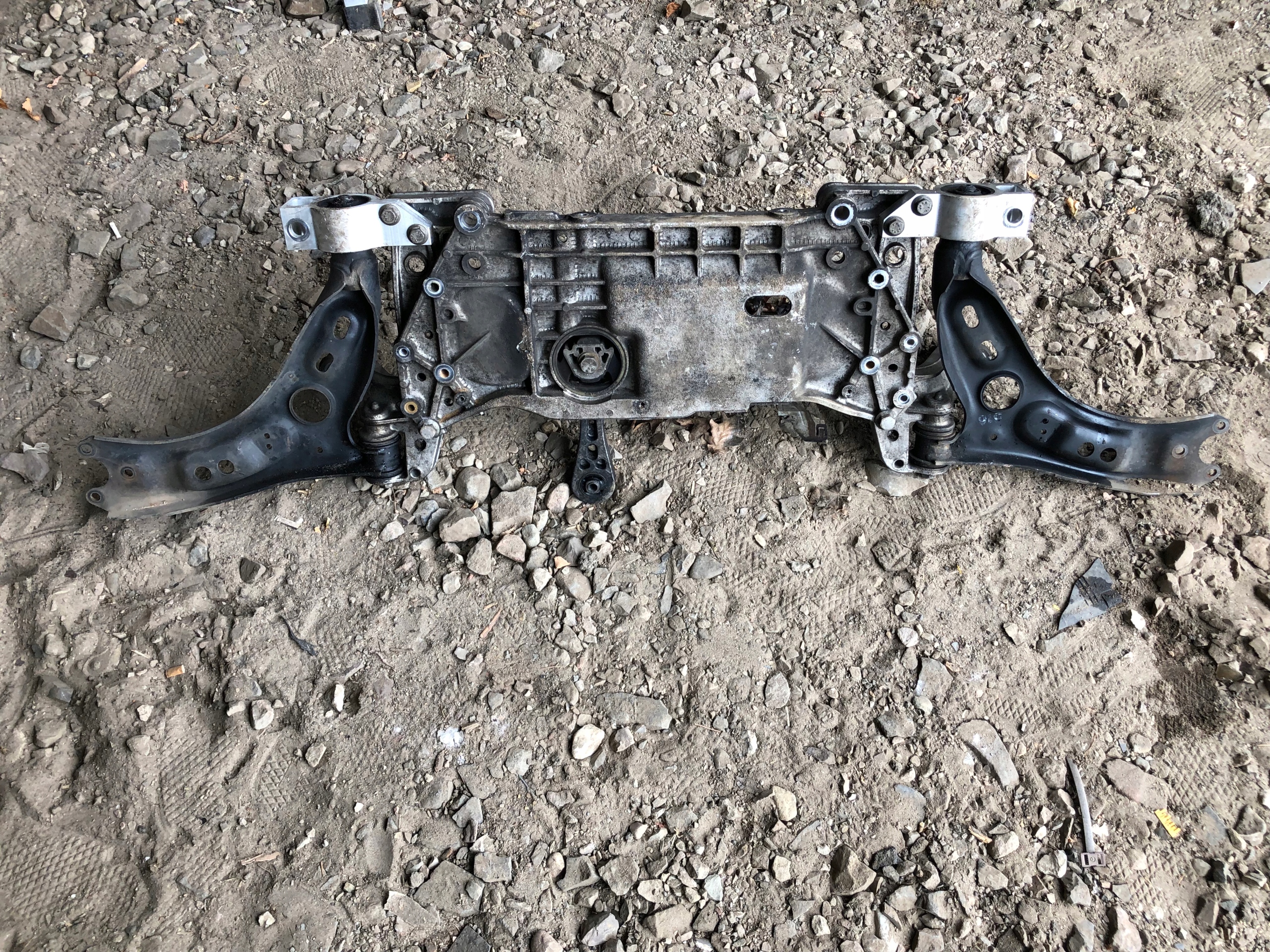 VW TOURAN and LIFT 14r axle beam subframe axle beam front