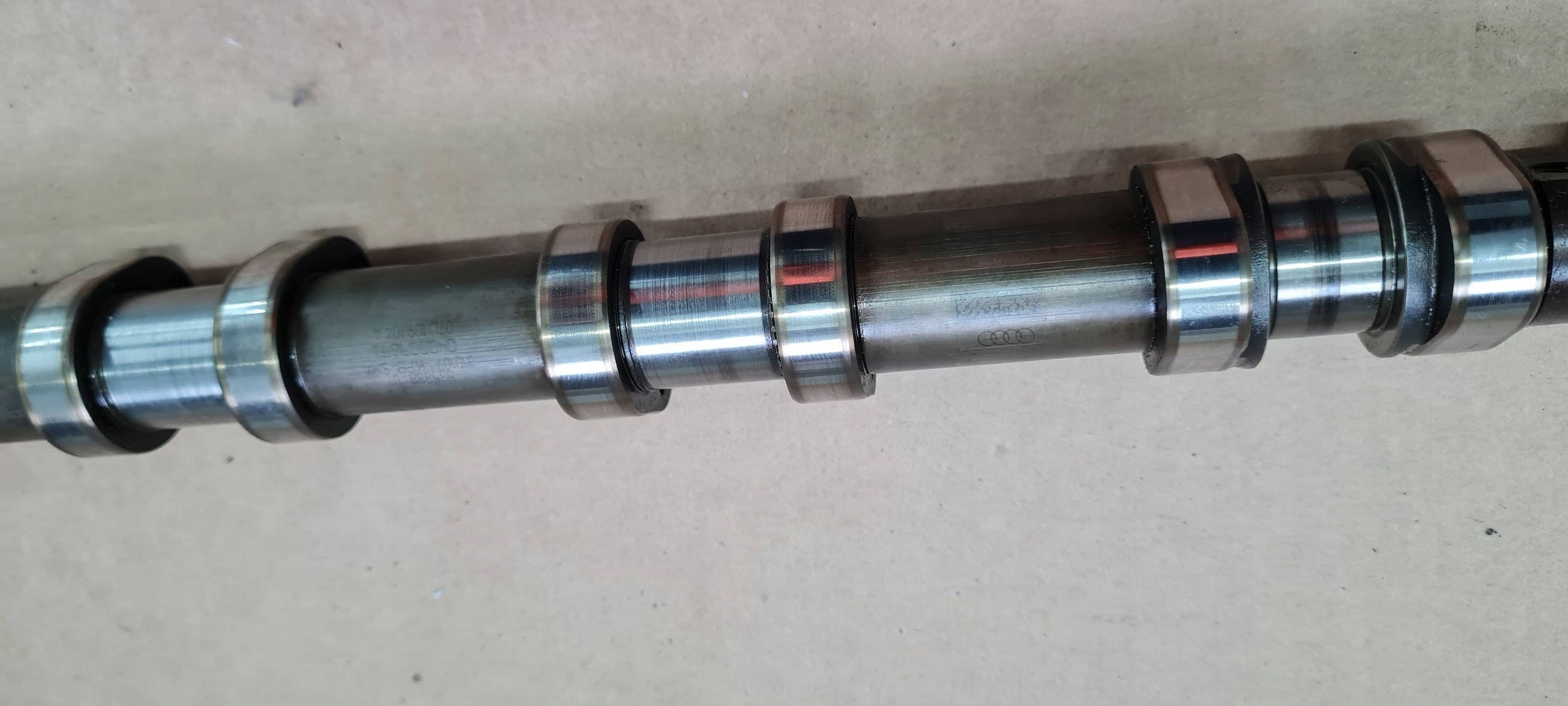 S8 D3 S6 C6 Arbre à cames 5.2 V10 FSI 07L109104A