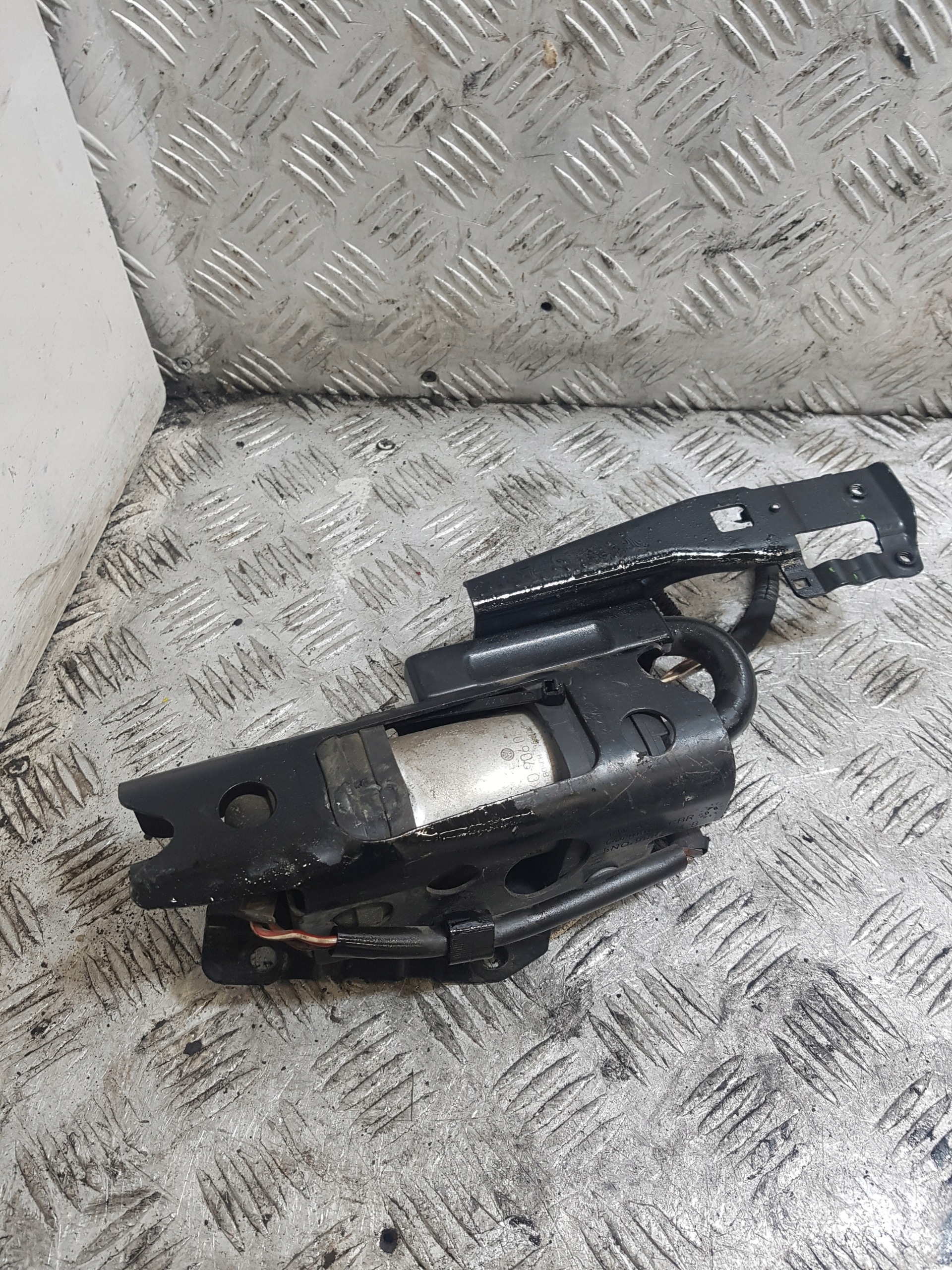 pumpa pumpa goriva VOLKSWAGEN PASSAT B6 2.0 TDI
