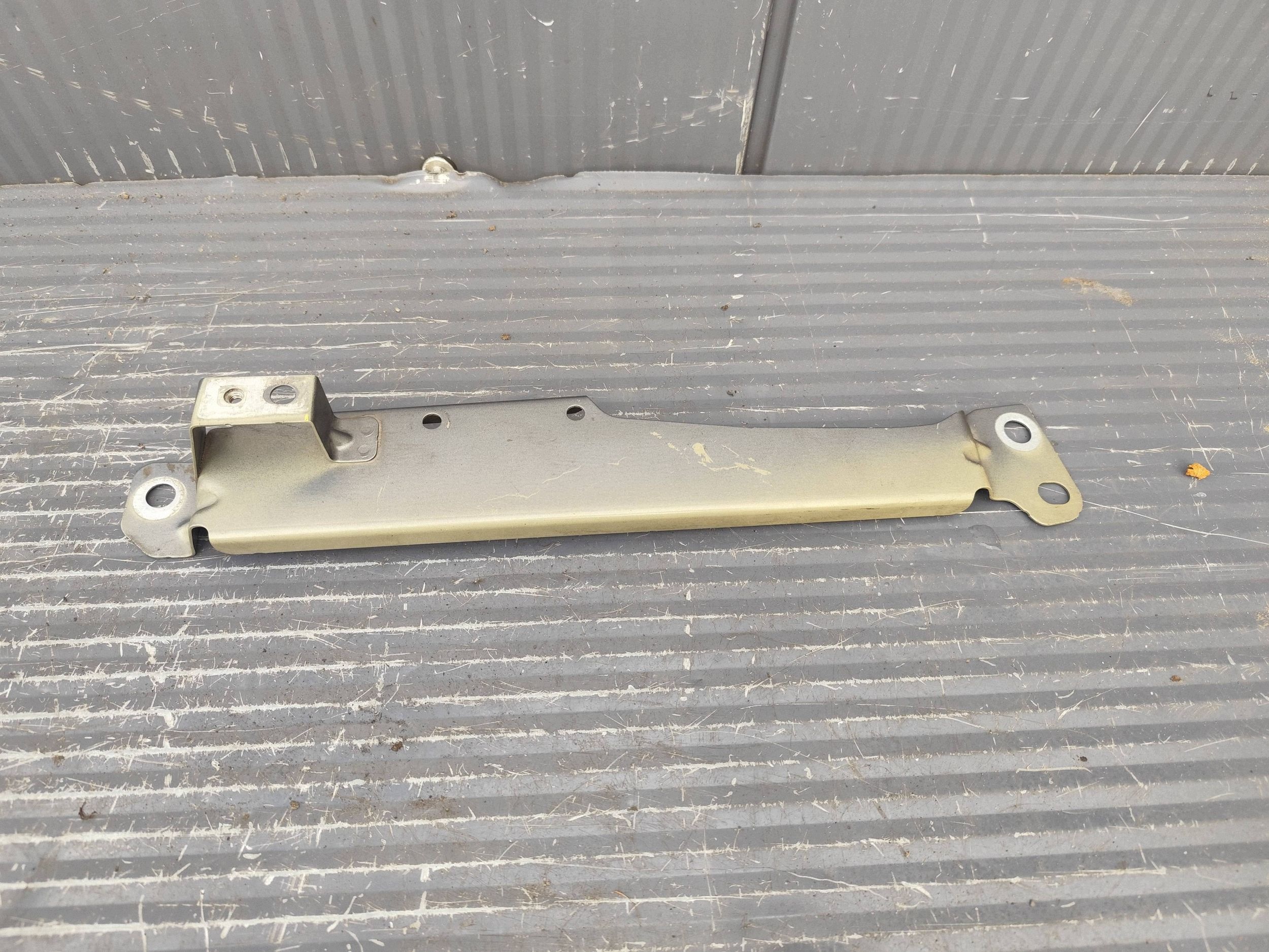 VOLVO V60 II staffa consolle parafango anteriore destra 31468234