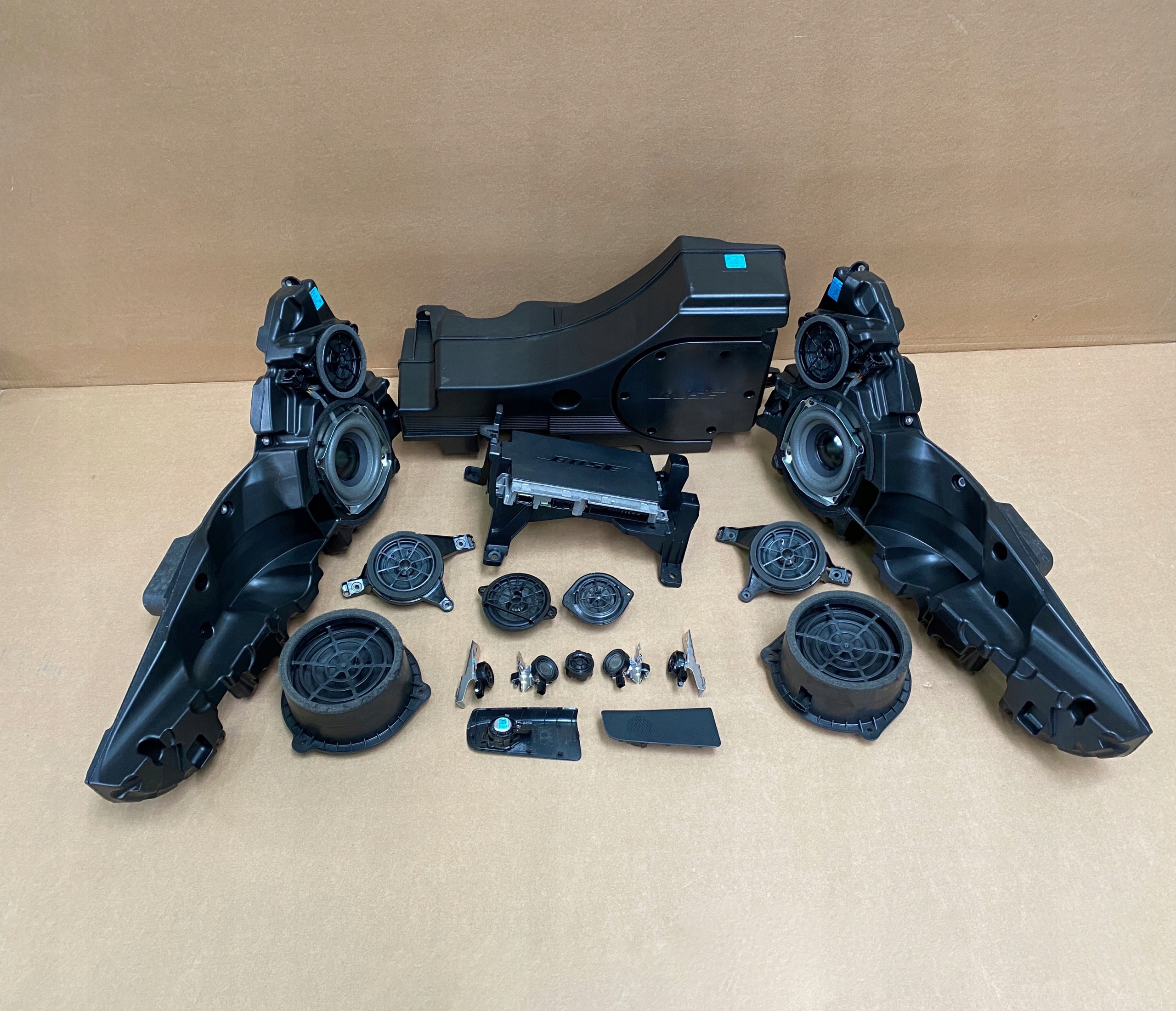 4M0035621A - AUDI Q7 4M звуковая система динамики BOSE 4M0035223