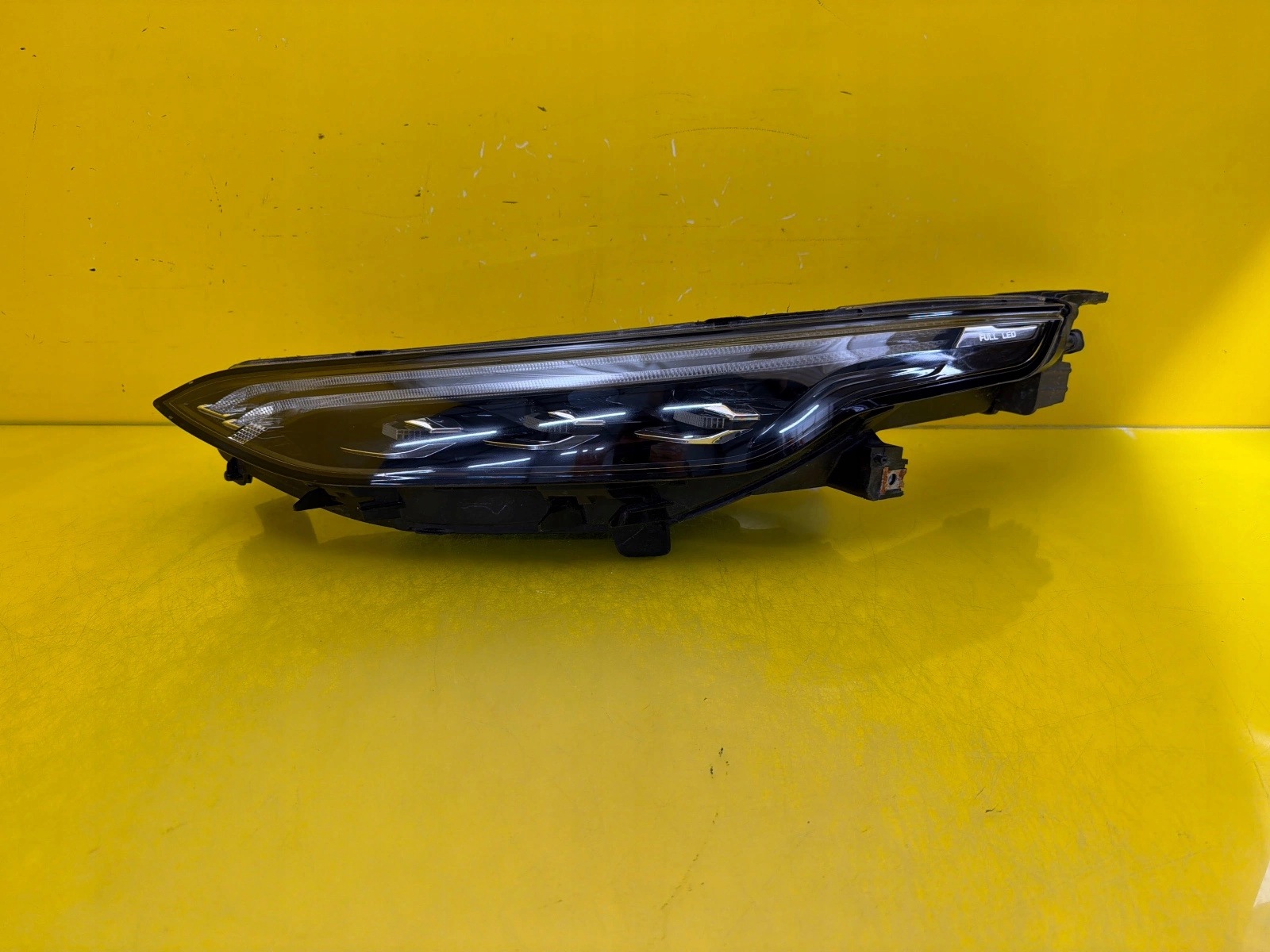 far lijeva Maxus Euniq 6 Full Led DRL C00371013
