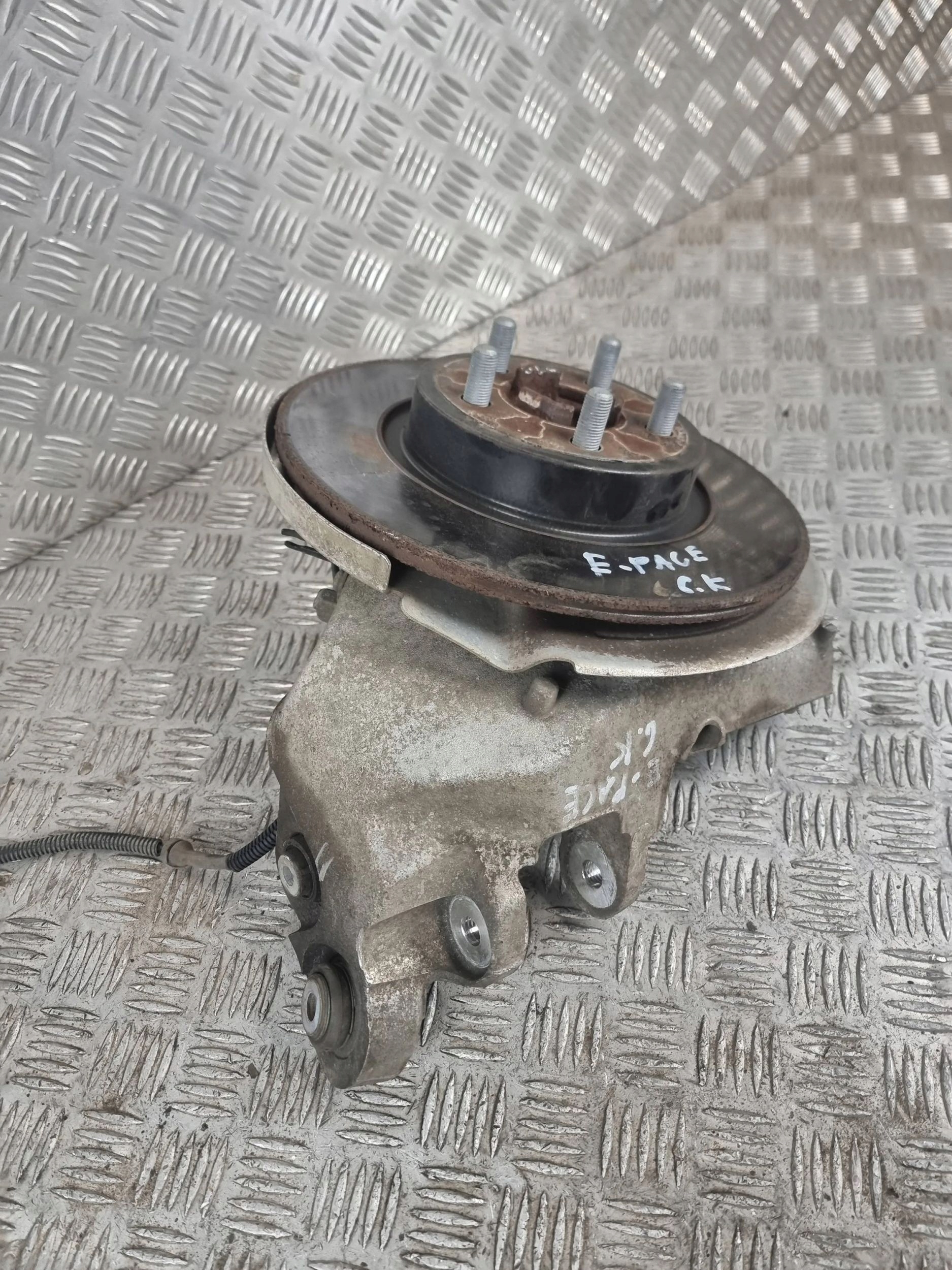 jaguar 2019 зад Сторона левый ступица заднего