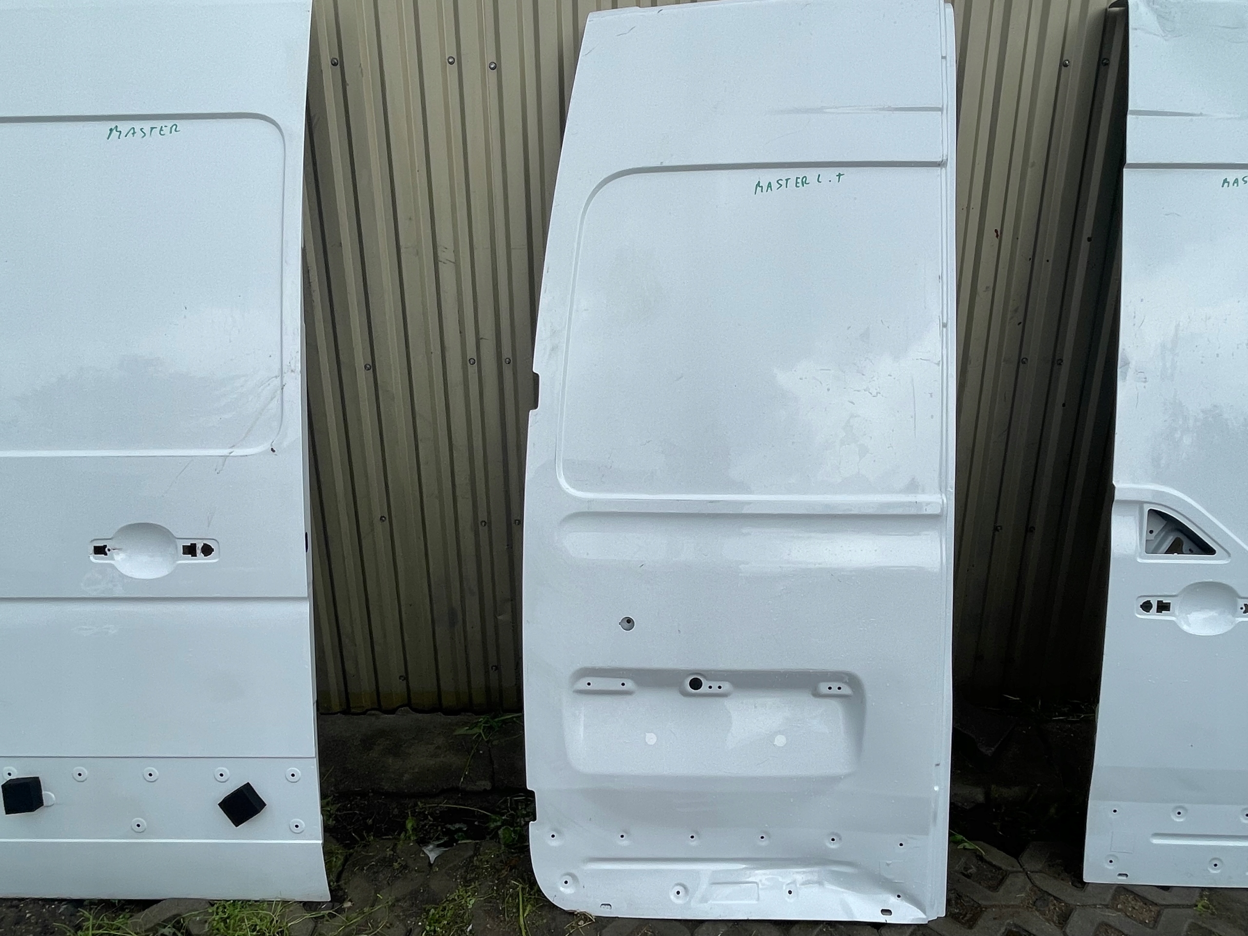 RENAULT MASTER IV 4 door TYNE left and right