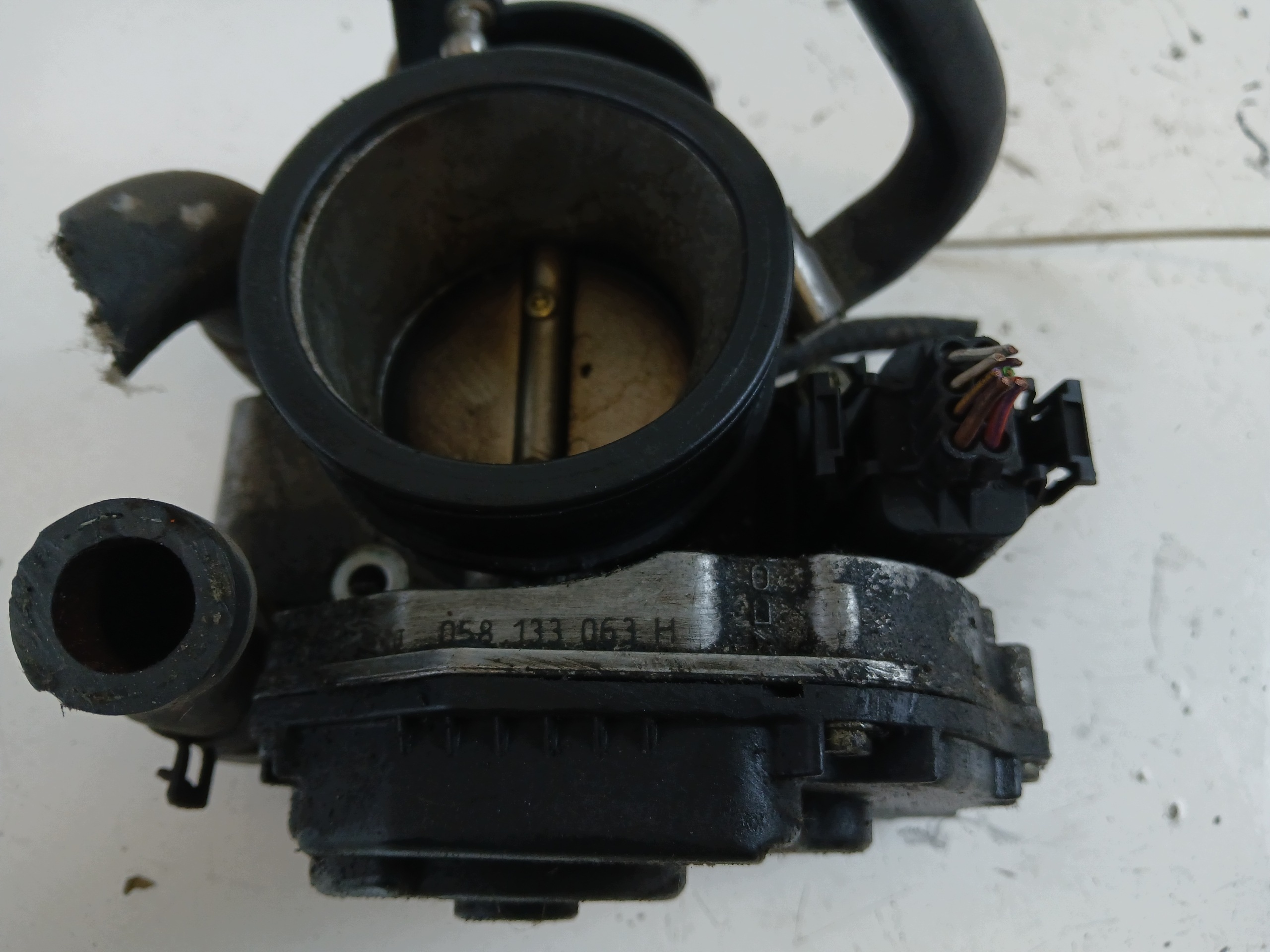 AUDI A4 B5 1.6 throttle flap 058133063H