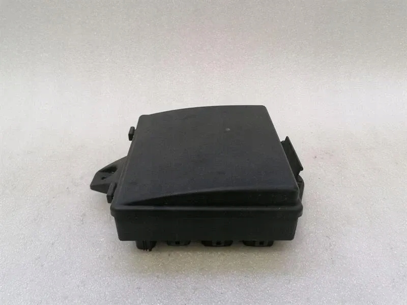 блок предохранителей Aston Martin RAPIDE 6.0 V12