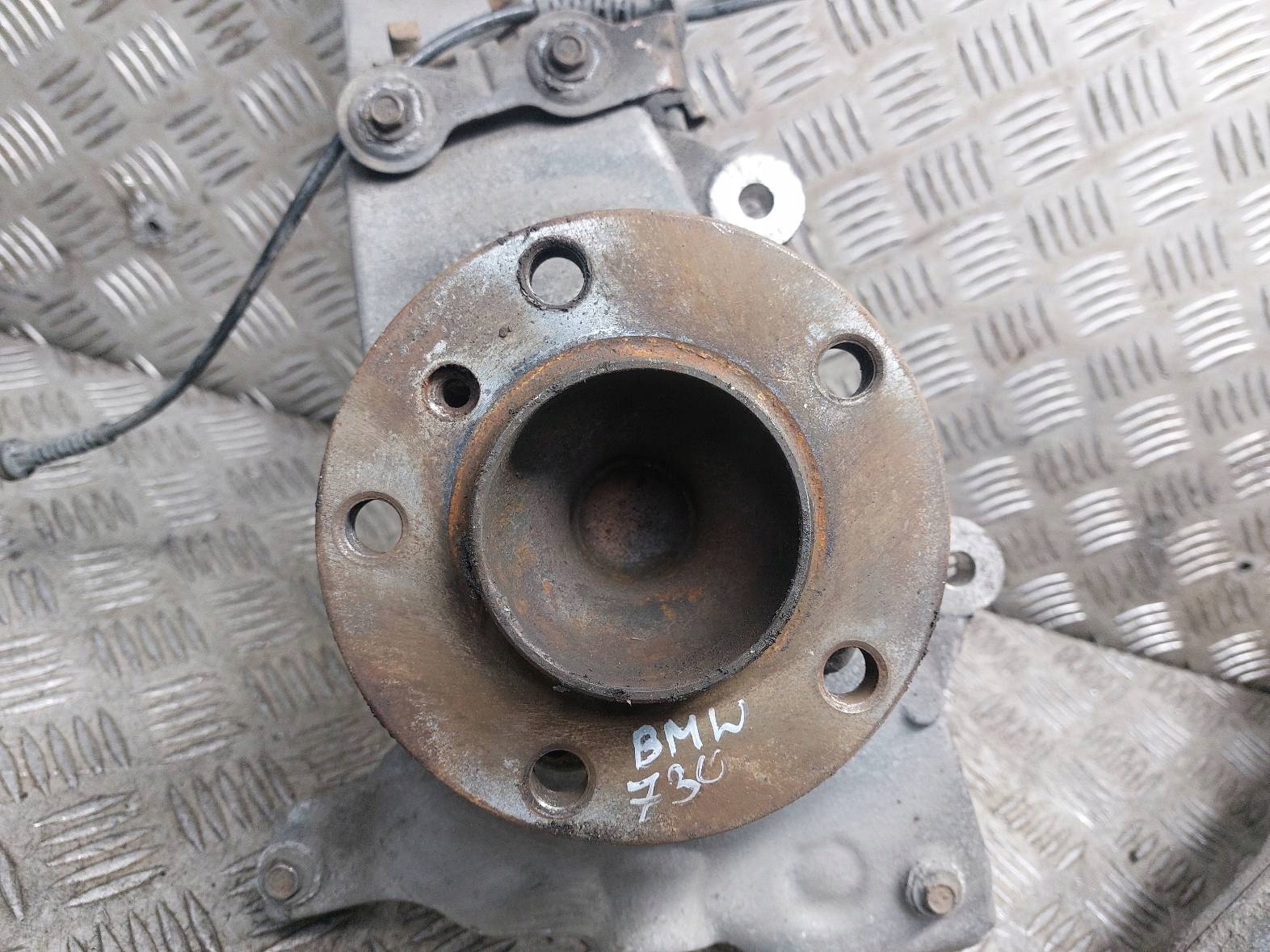 čepu otoč levá + pravá předek BMW F01 730D