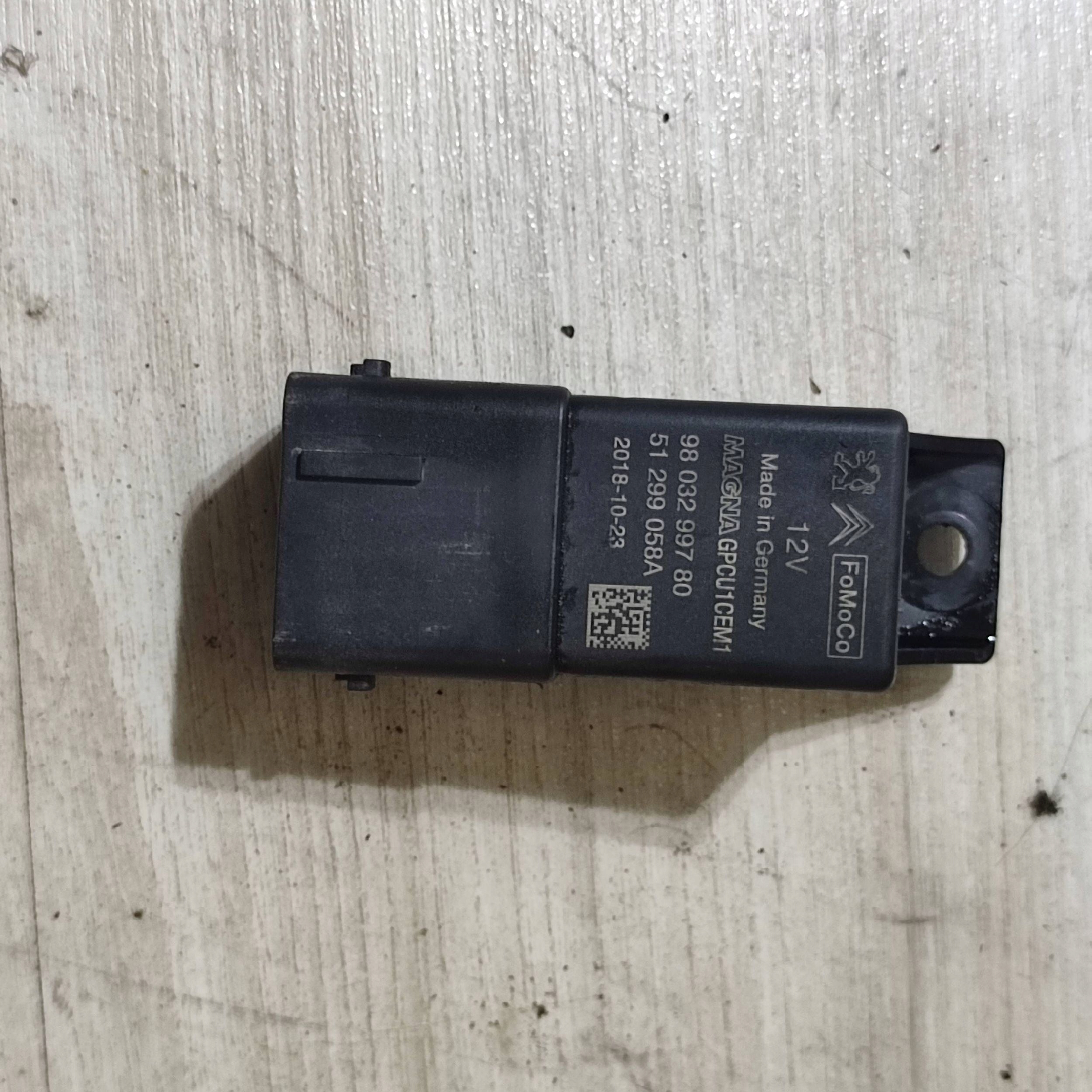 control unit plugs zarowych Peugeot Rifter 9803299780