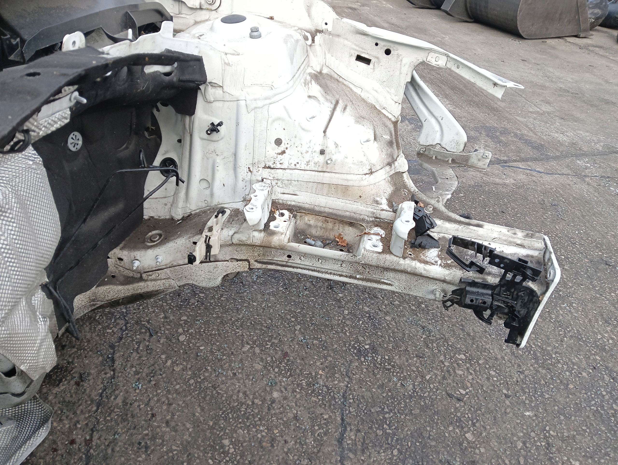quarter left pillar A AUDI Q3 II F3 83A LAK: LS9R (2018-)