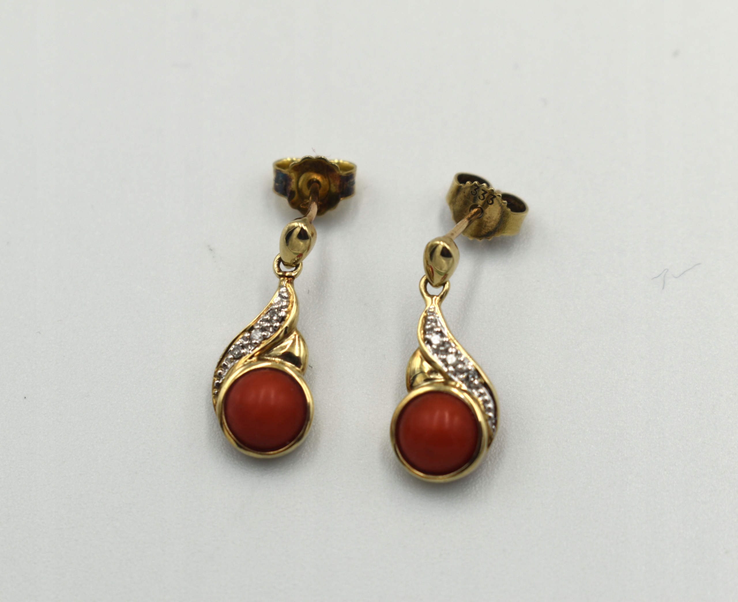 ZŁOTE KOLCZYKI Z KORALEM I DIAMENCIKAMI