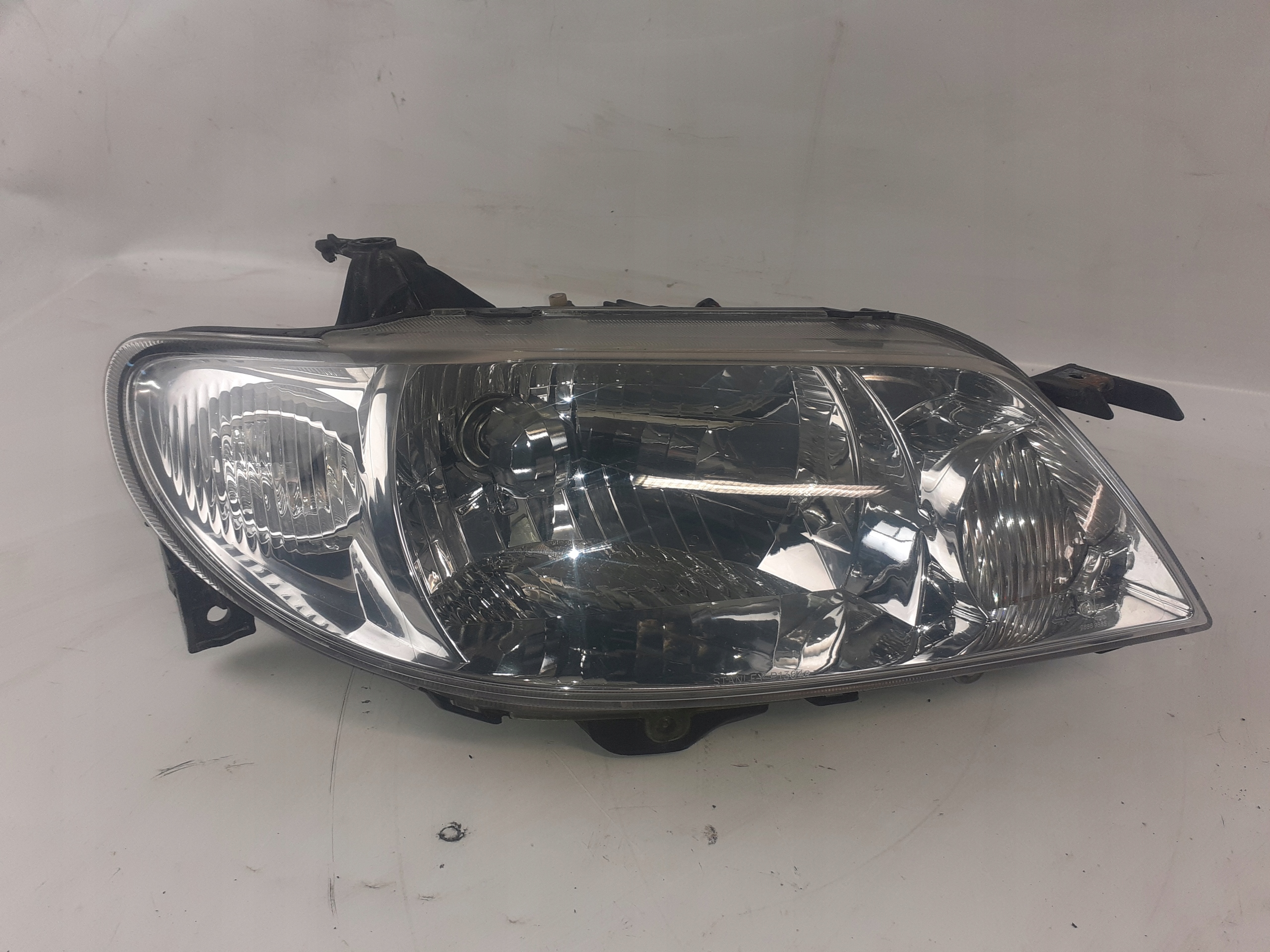 Reflektor front front right Mazda 323
