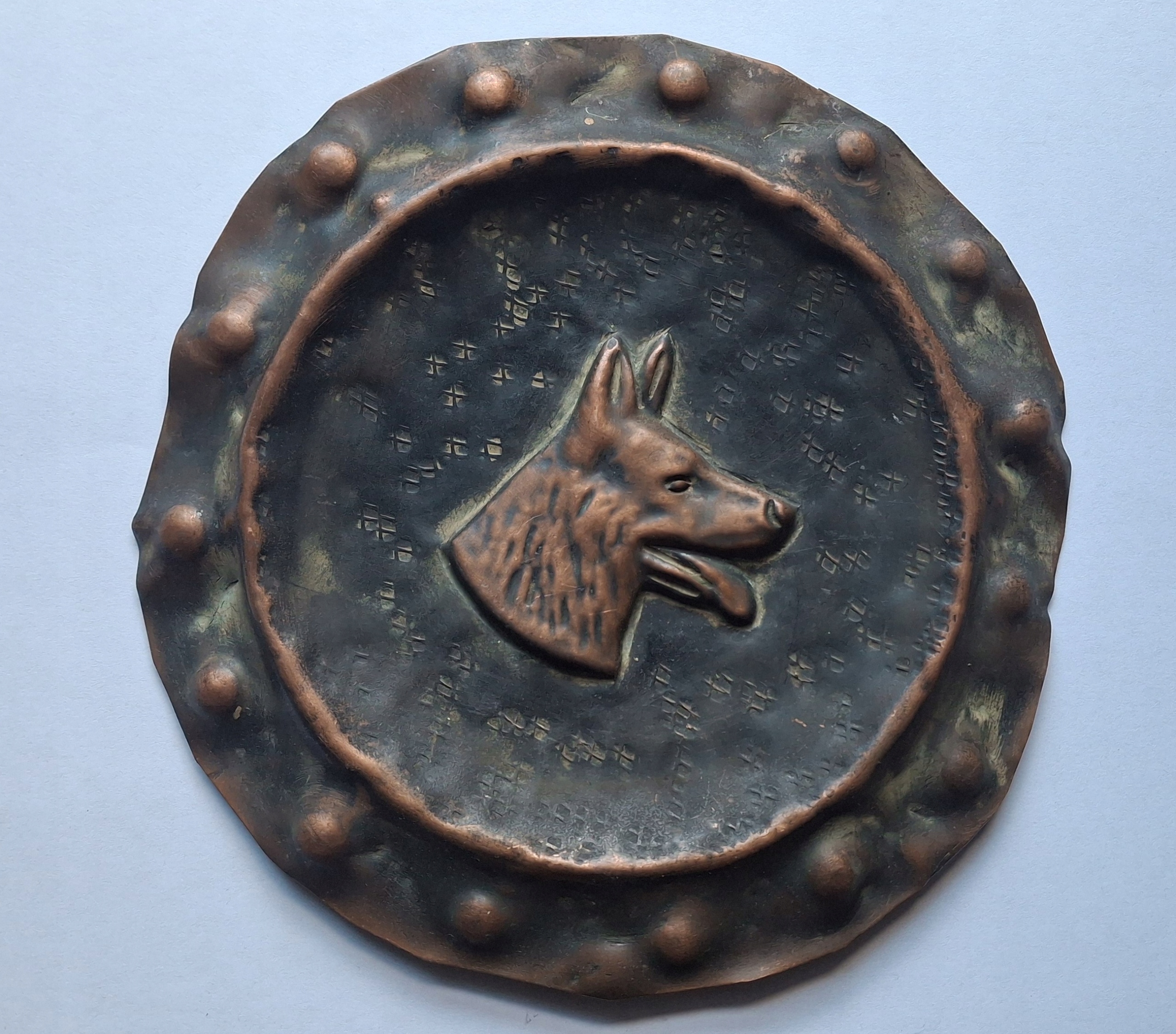 PIES - OZDOBA/OBRAZEK Z MOSIĄDZU