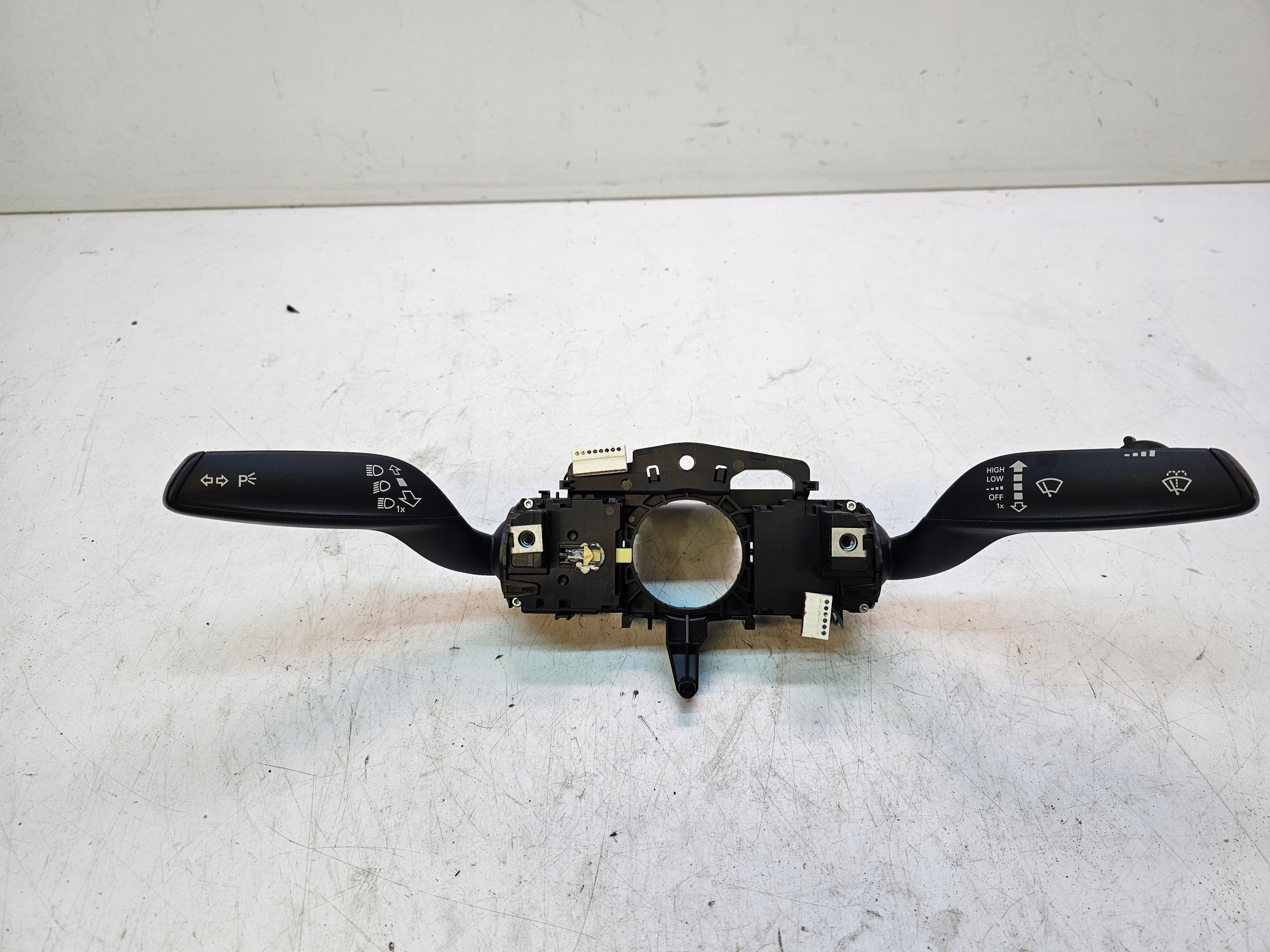 steering wheel levers and controls AUDI A3 8V 8V0953521EM