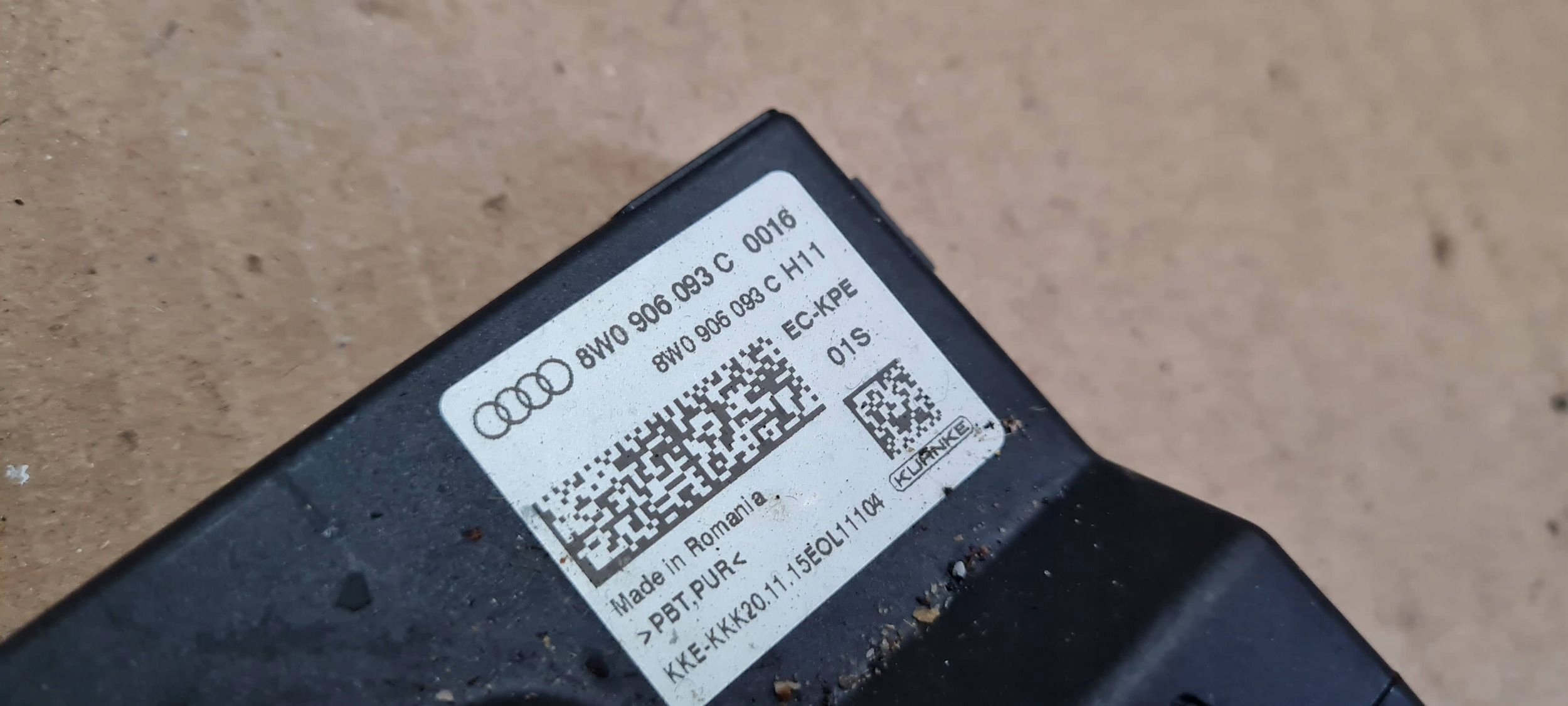 A4 B9 8W module control unit of injection pump connecting spoiler 2.0 TDI 8W0906093C A5 8W