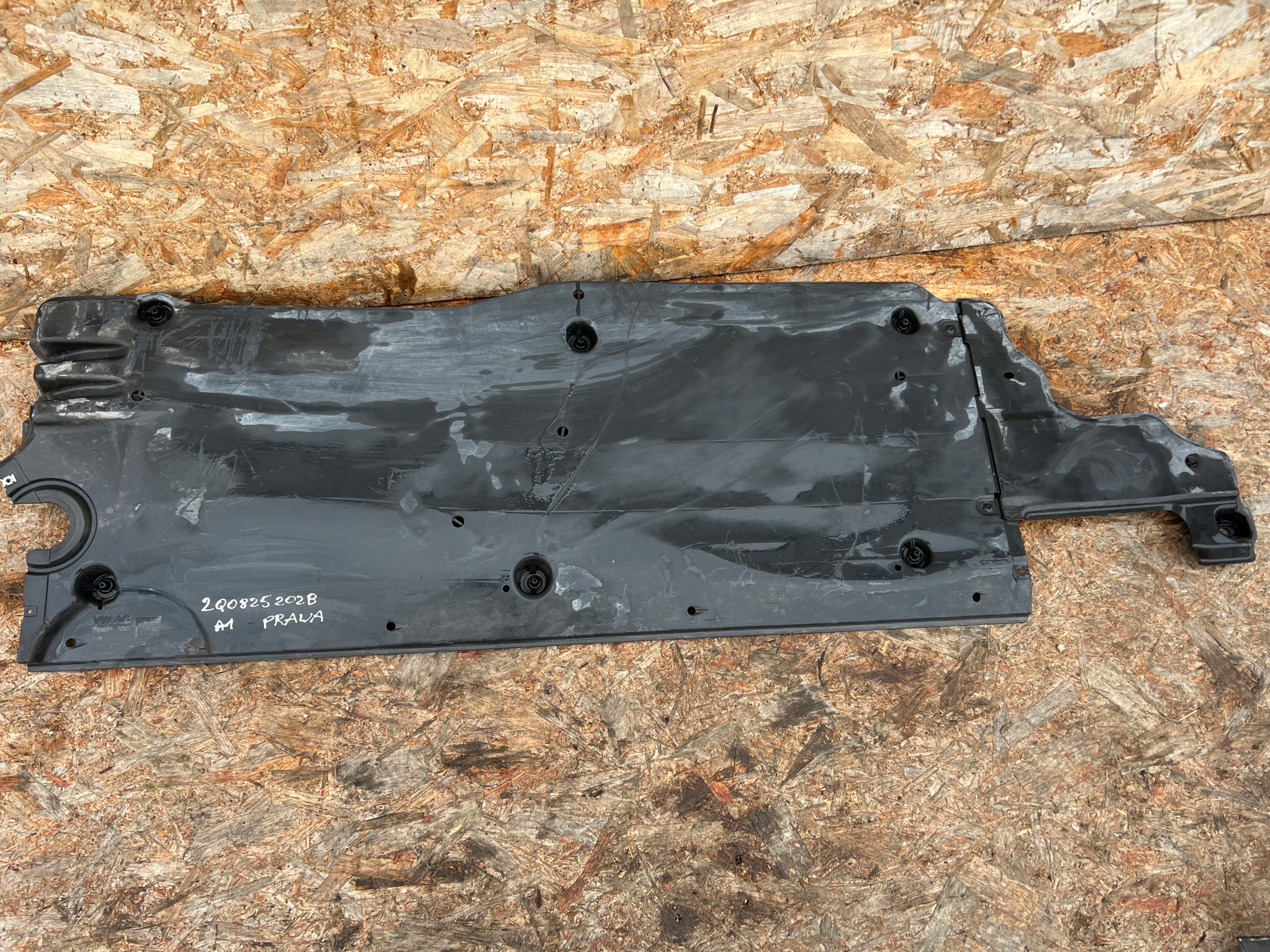 abdeckung Blende Abdeckung Unterfahrschutz rechts VW POLO 2G AUDI A1 82A