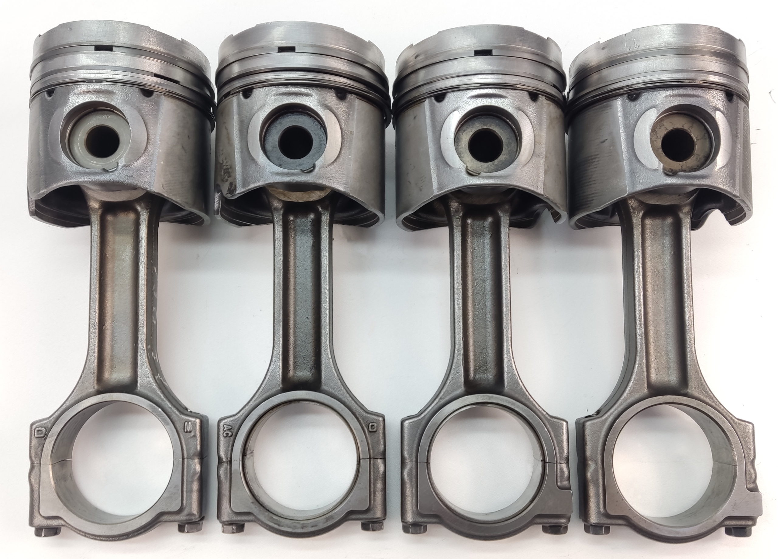 piston connecting rod NISSAN INTERSTAR 2.2 DCI