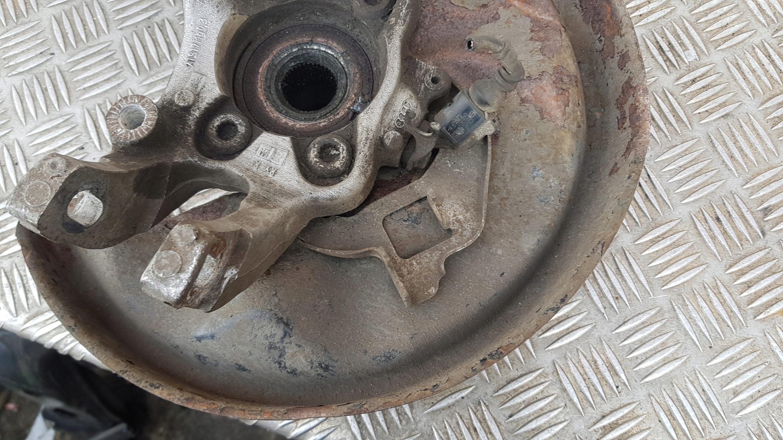 AUDI A8 D3 otoč záď pravá snímač