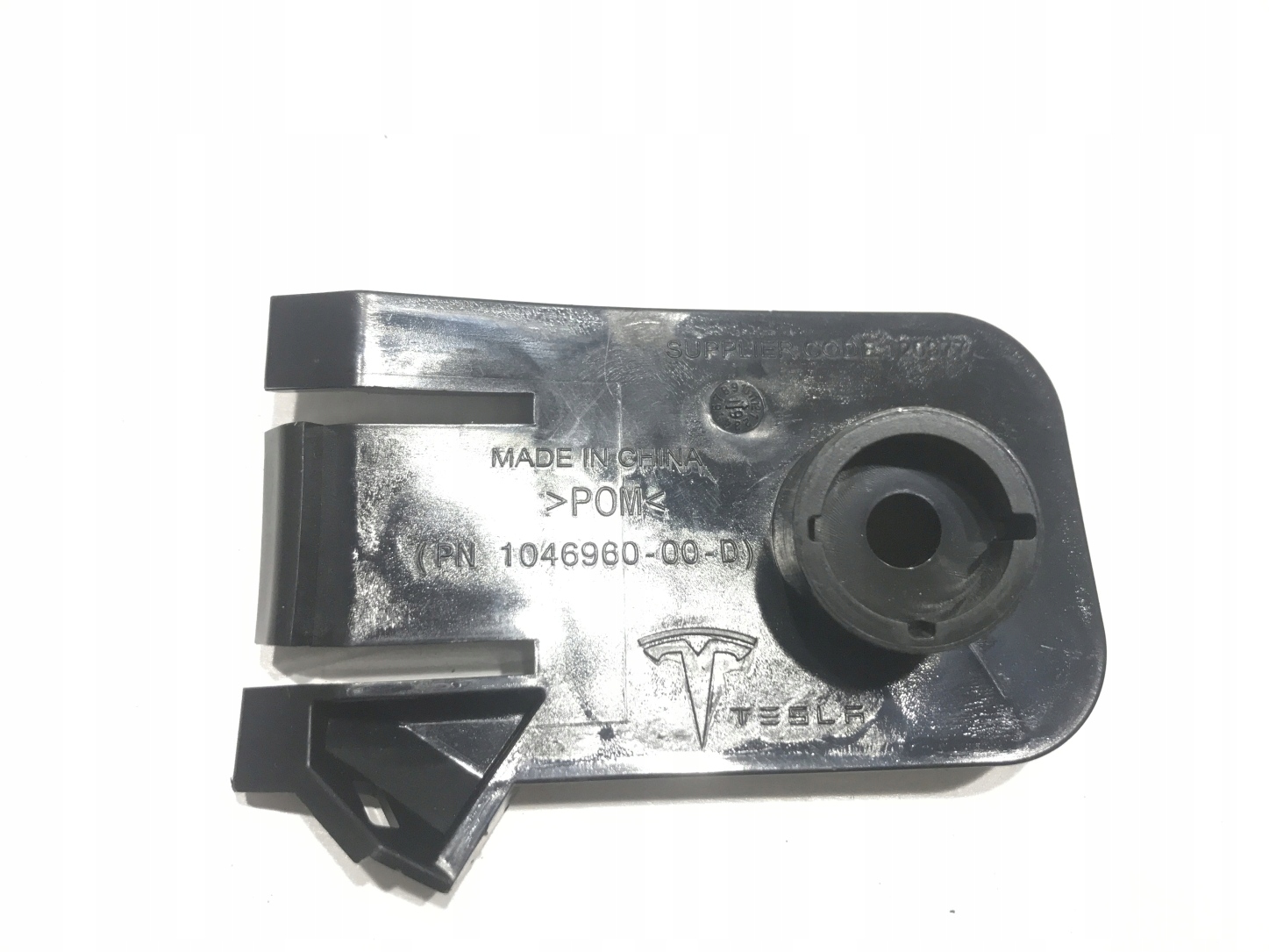 1046960-00-D - TESLA MODEL X КРЕПЛЕНИЕ ЛАМПЫ ПЕРЕДНЯЯ ПРАВАЯ