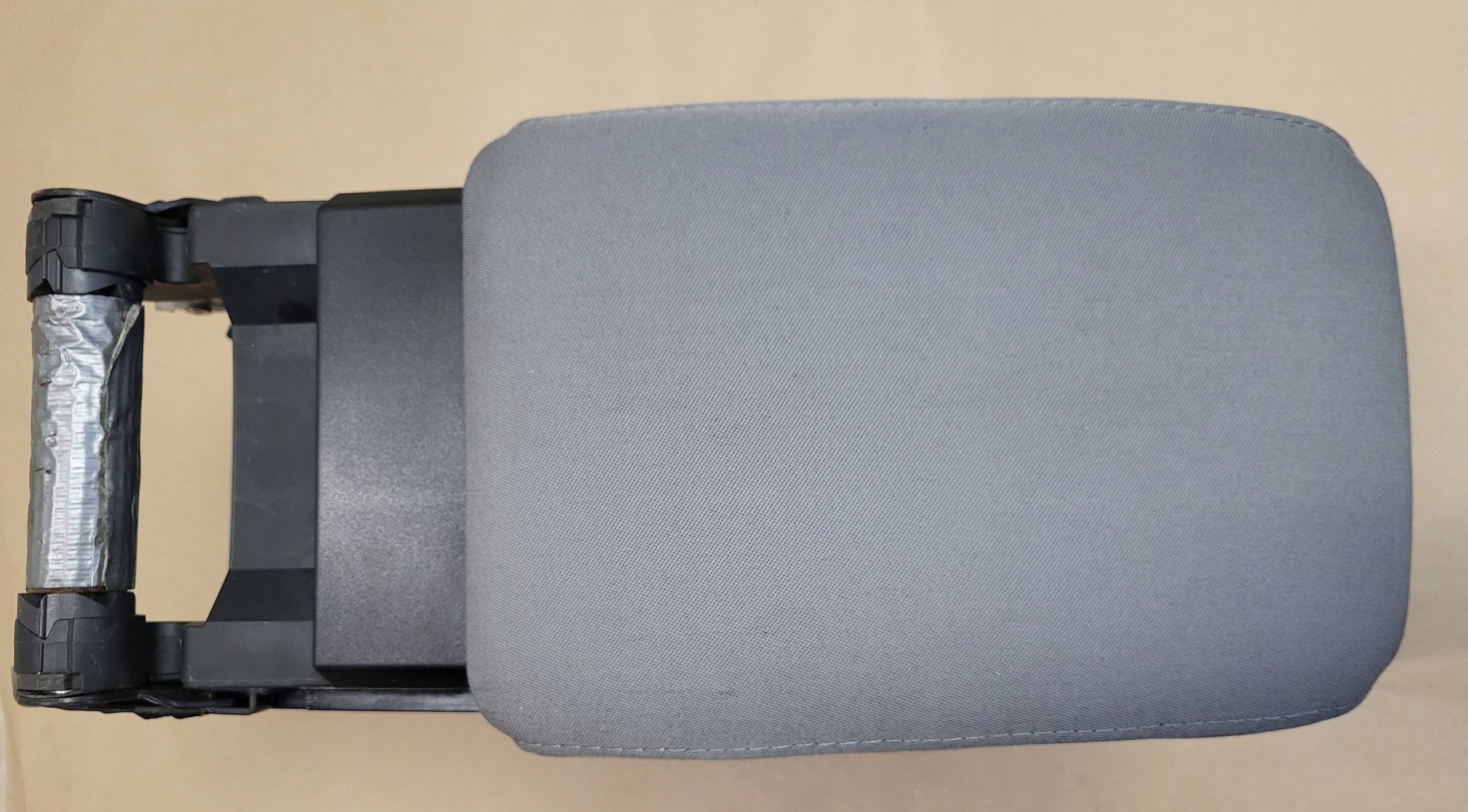 armrest adjustable TUNELU SRODKOWEGO VW GOLF V 1K OE EU grey