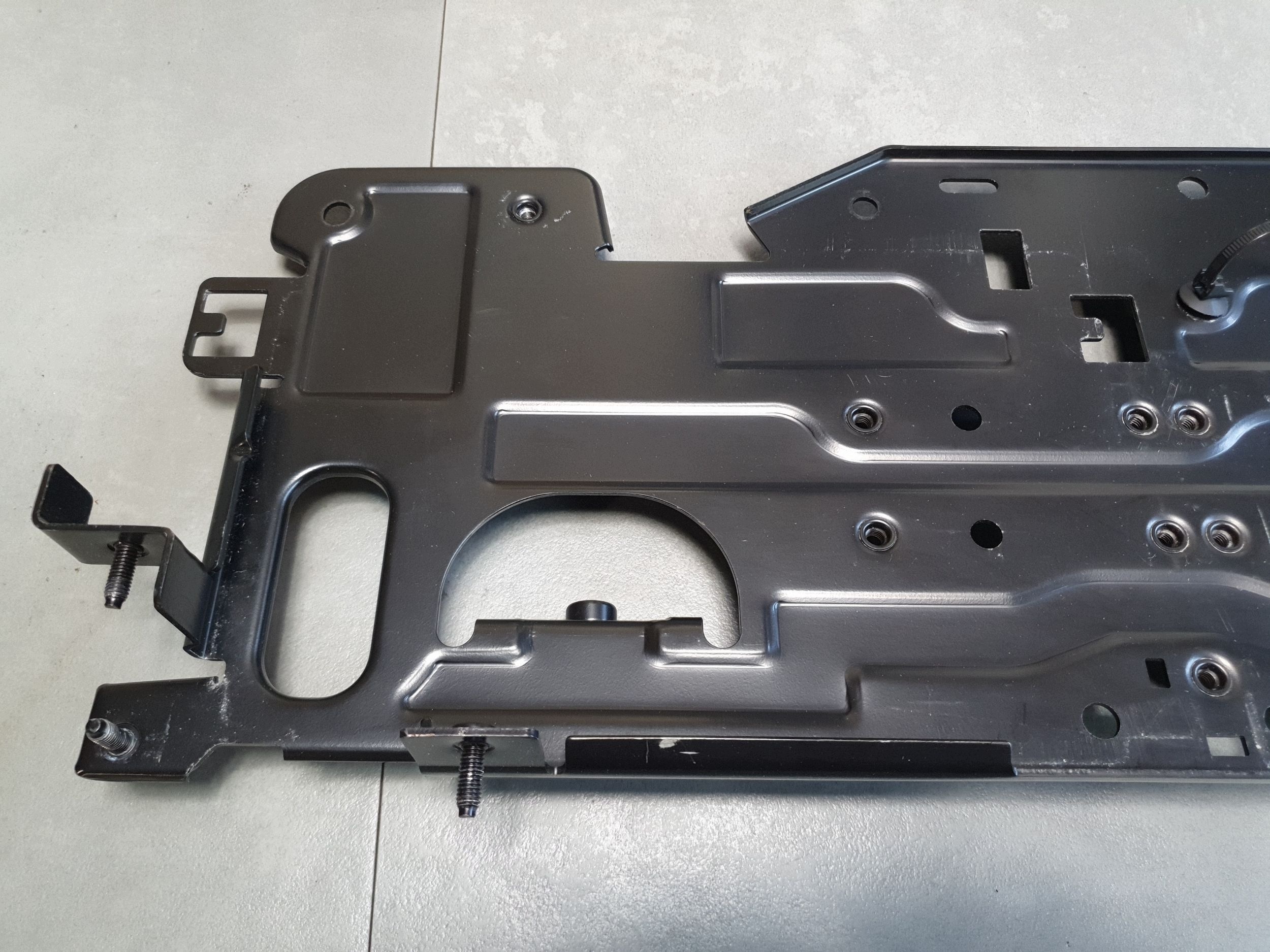 Audi SQ6 e-tron držač akumulatora 85H915514B