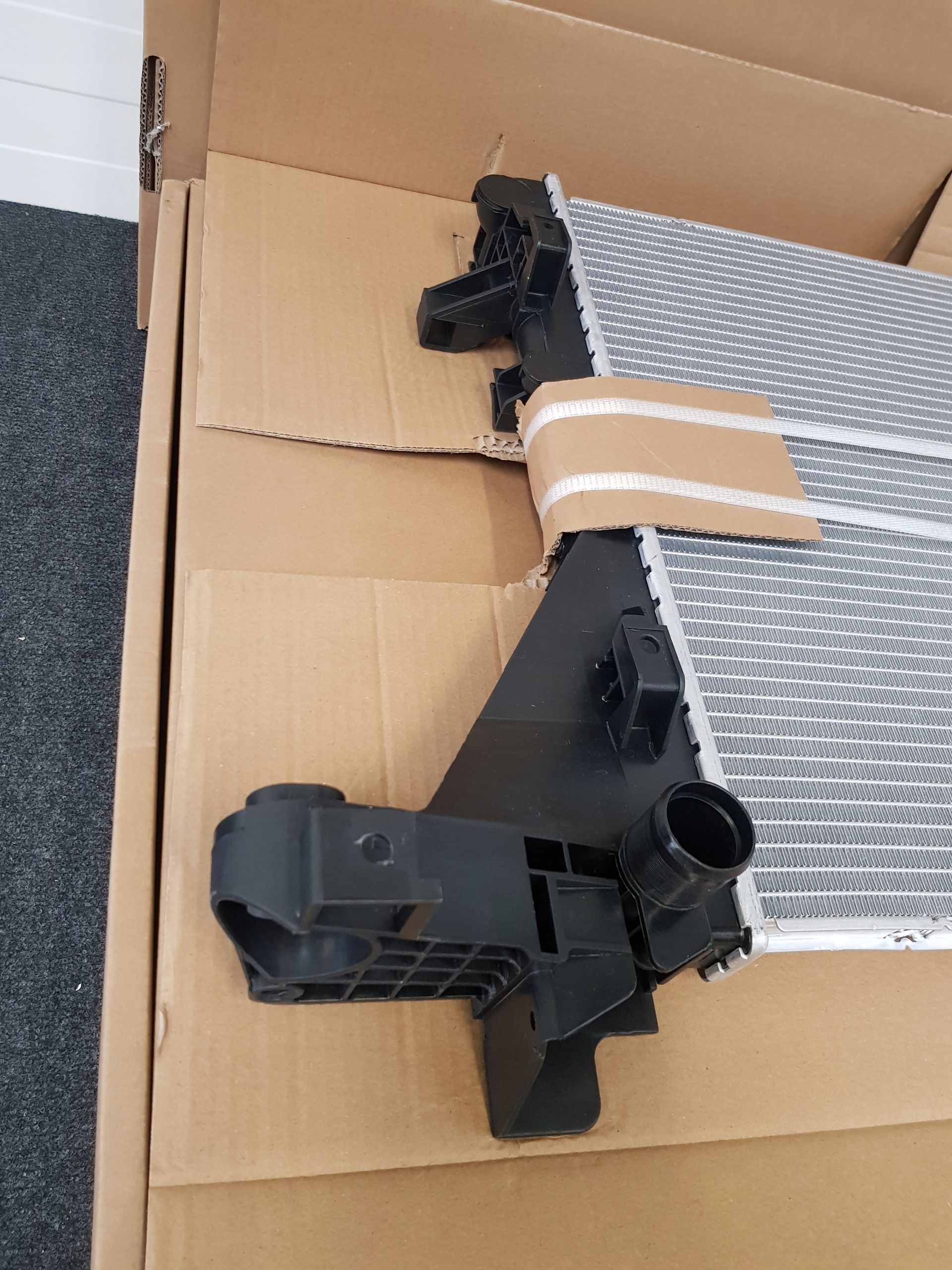 CHŁODNICA WODY RENAULT MASTER IV Numer katalogowy części CHŁODNICA WODY RENAULT MASTER IV 19- 21406556R XXWW