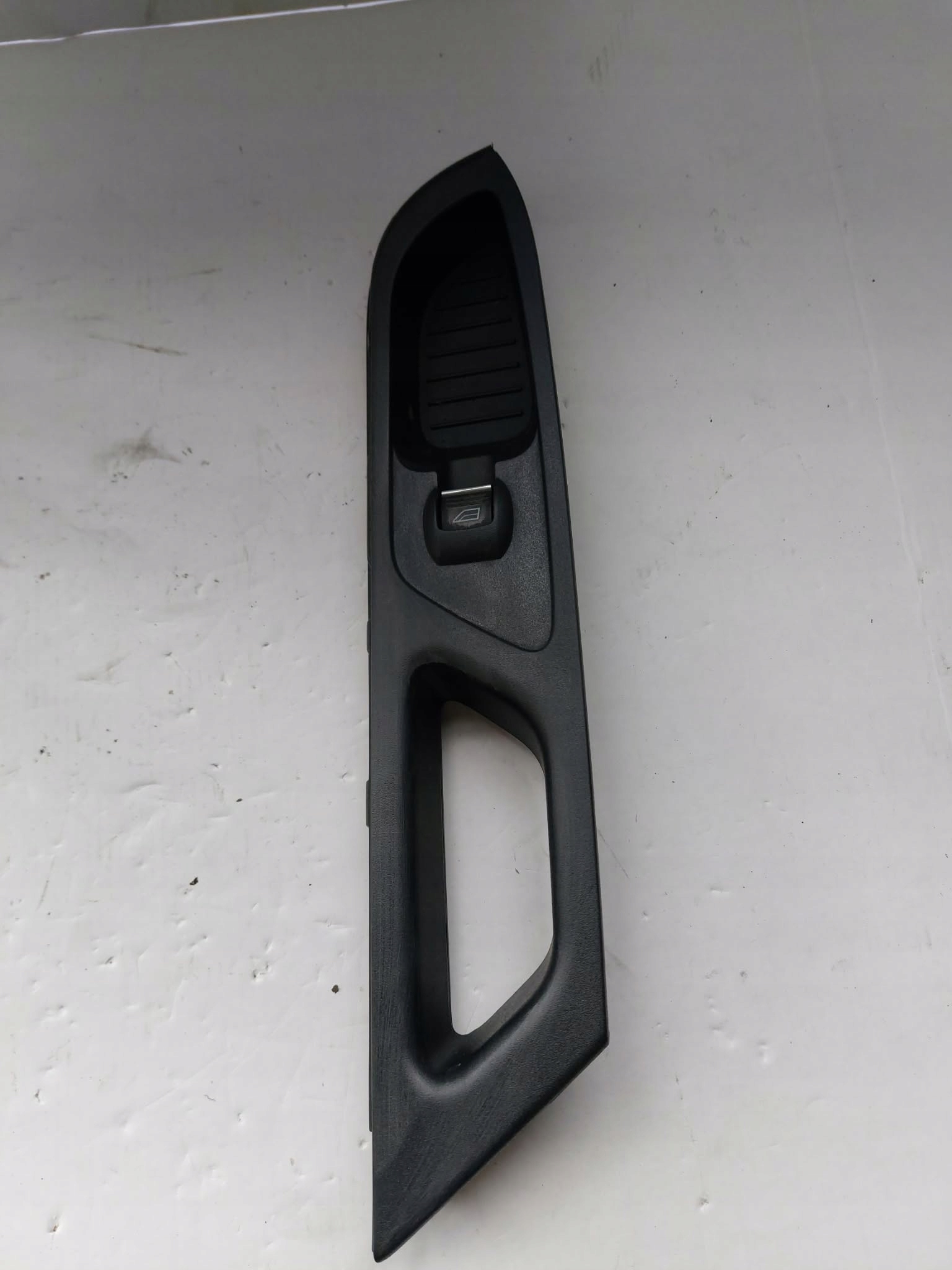 PANEL zvedání okna FORD B-MAX AV11-R240A40-A