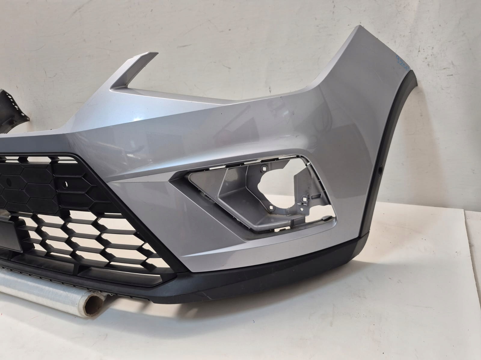 SEAT ARONA 6F9 17- bumper front front grid PDC 6F9807221B