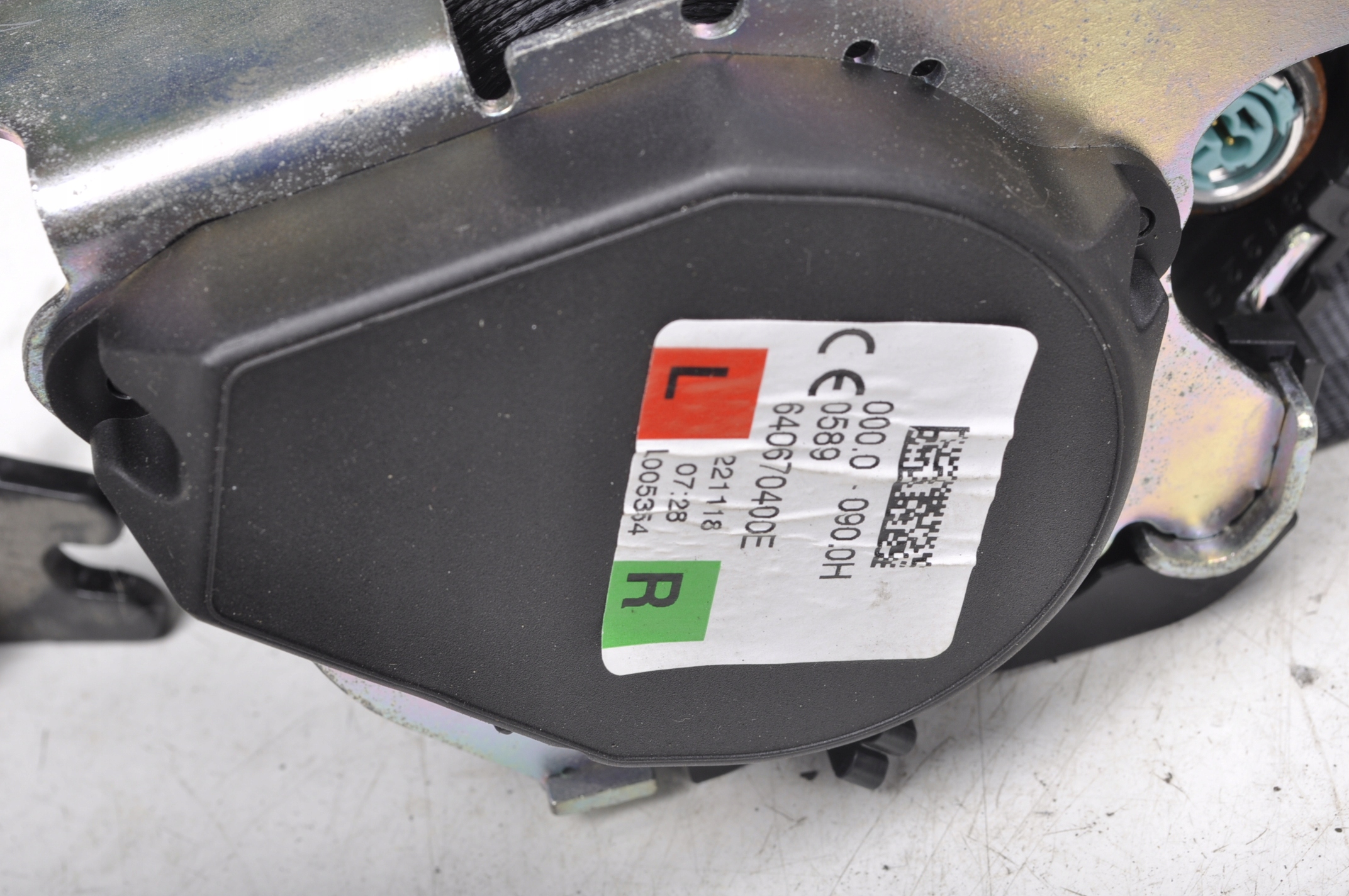 VOLVO XC40 II ЗАДНИЙ ПРАВЫЙ РЕМЕНЬ 2 РЯД 640670400E 2019