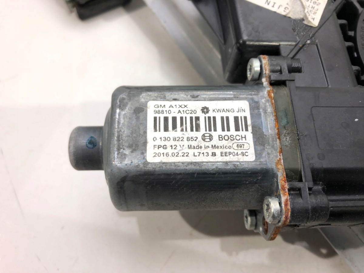 PODNOŚNIK SZYBY LEWY PRZÓD CHEVROLET CAMARO VI 0130822852 Sportowy/Coupe Numery katalogowe zamienników 0130822852