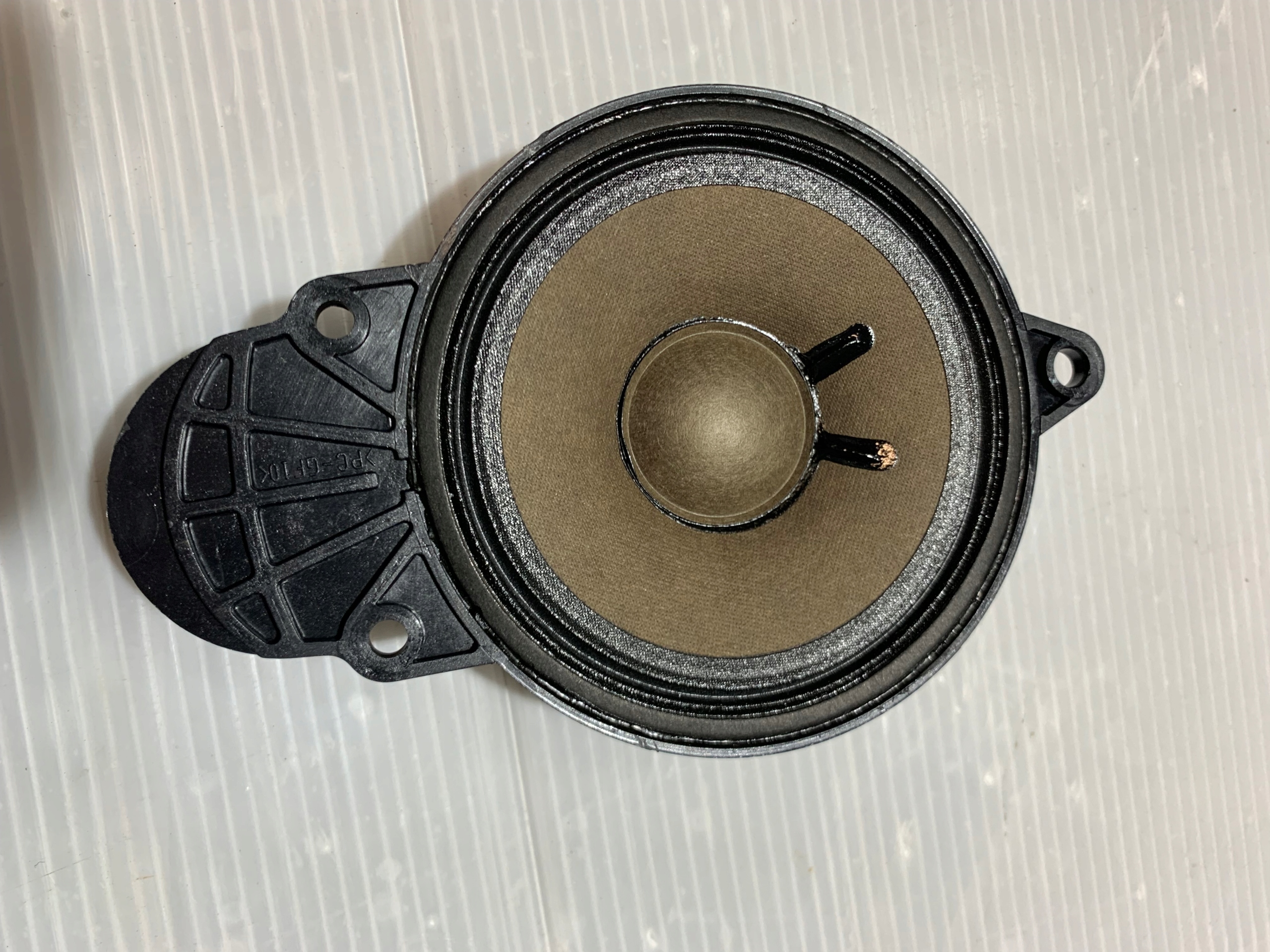 4H0035402 - AUDI A8 D4 4H динамік консолі BOSE