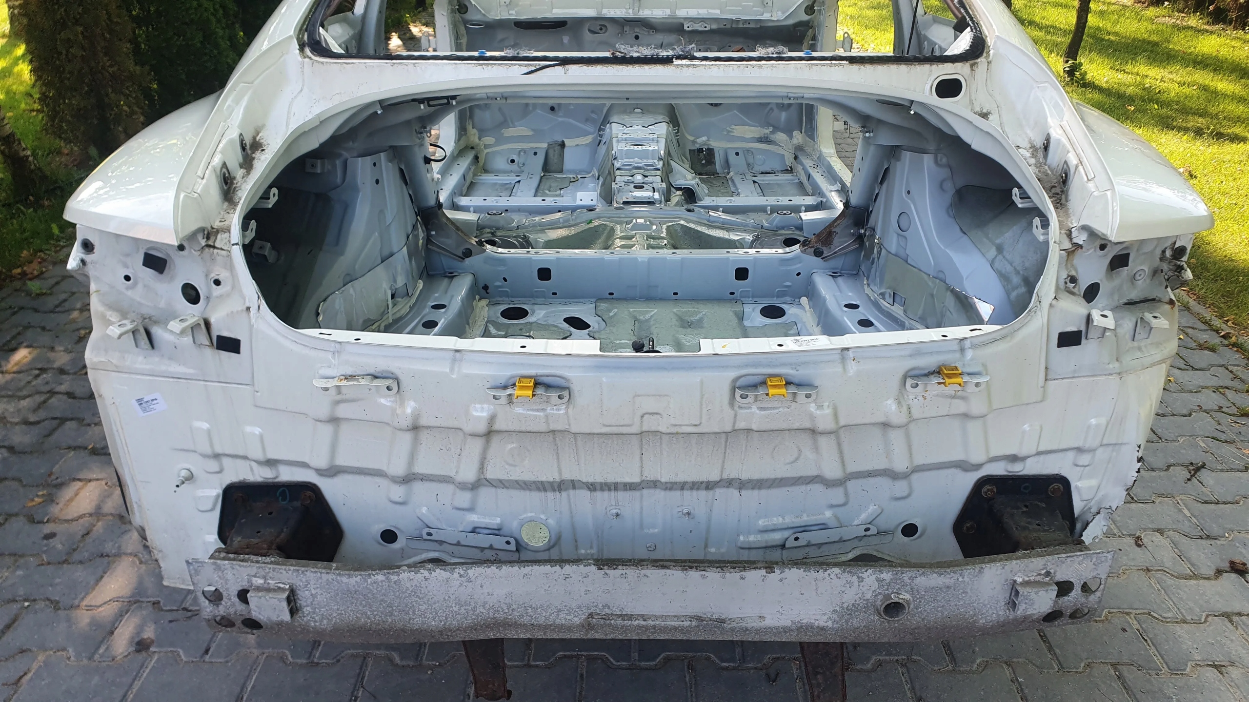 PAS TYŁ TYLNY WANNA ĆWIARTKA INFINITI Q60 16-