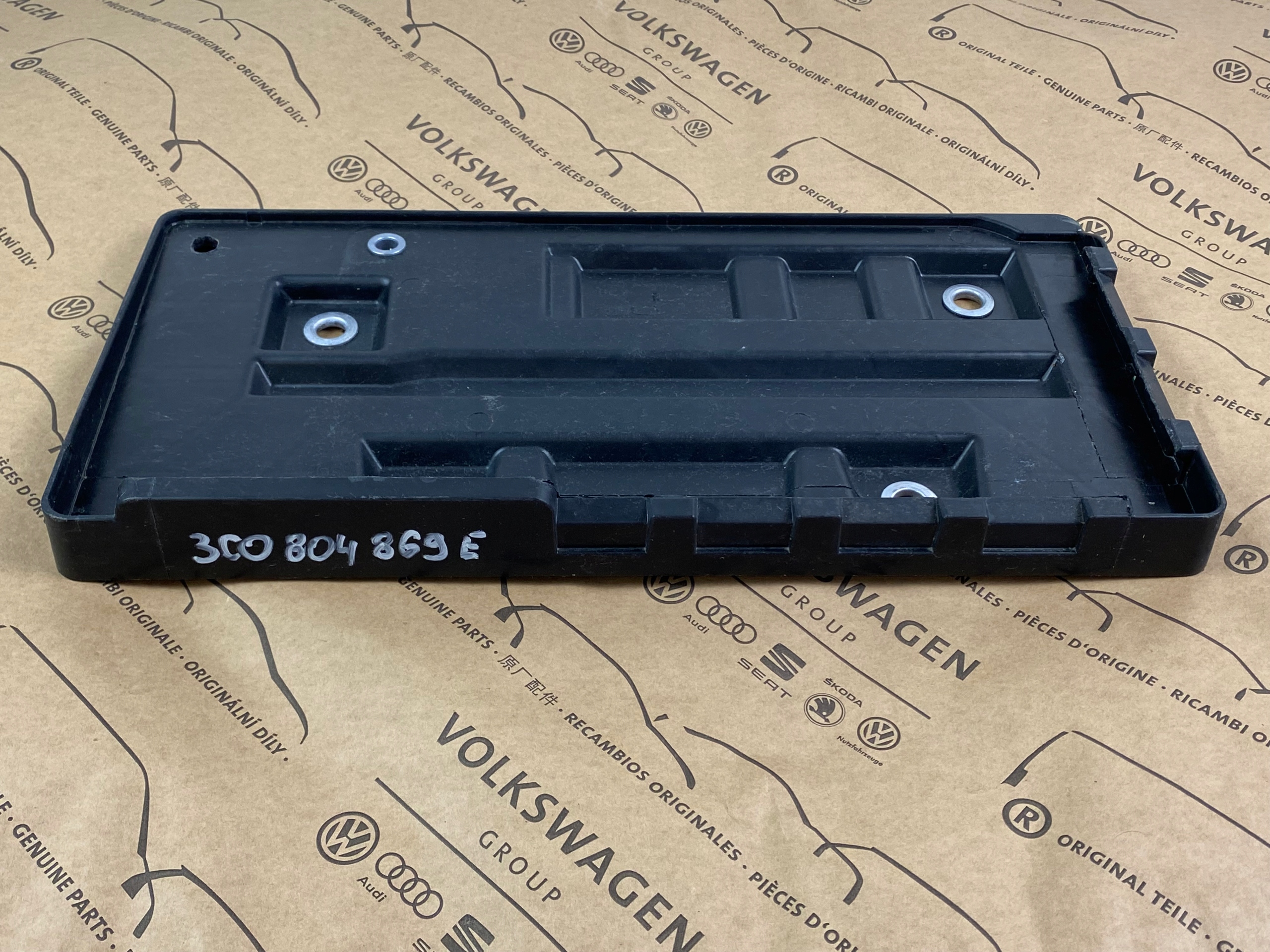 GD VW PASSAT B6 PODSTAWA AKMULATORA 3C0804869E